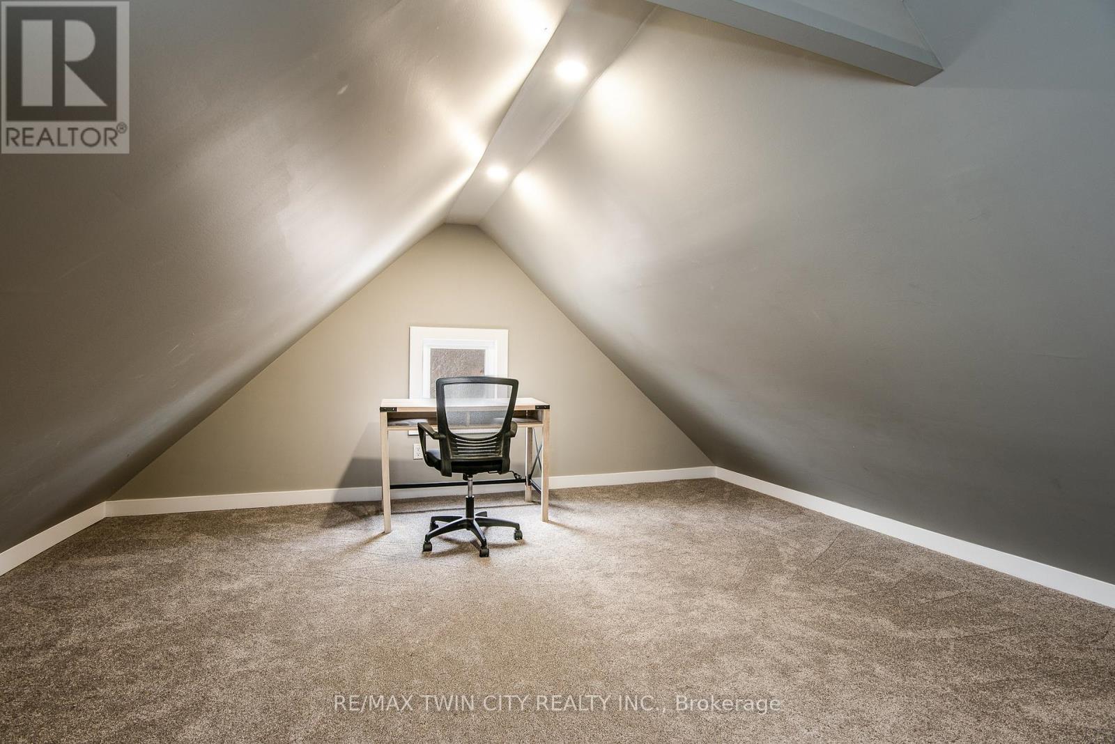 15 Herlan Avenue, Kitchener, Ontario  N2G 2C4 - Photo 35 - X12873658