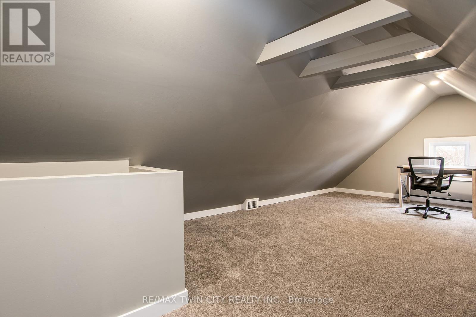 15 Herlan Avenue, Kitchener, Ontario  N2G 2C4 - Photo 37 - X12873658