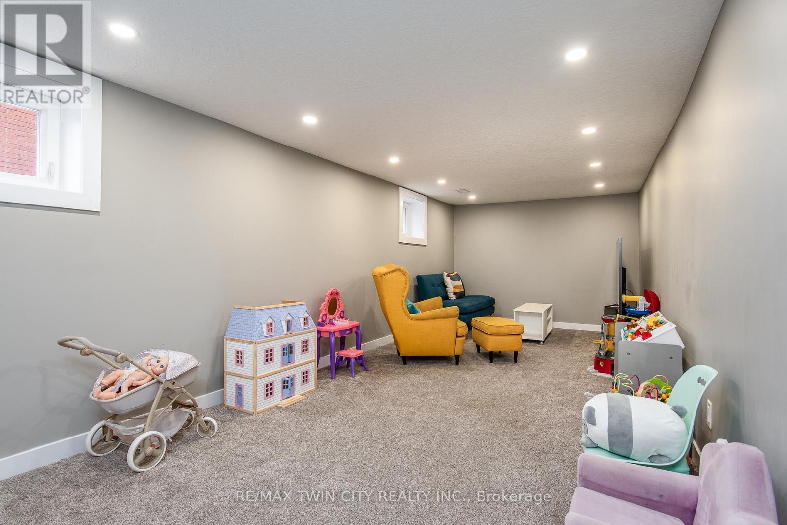 15 Herlan Avenue, Kitchener, Ontario  N2G 2C4 - Photo 38 - X12873658