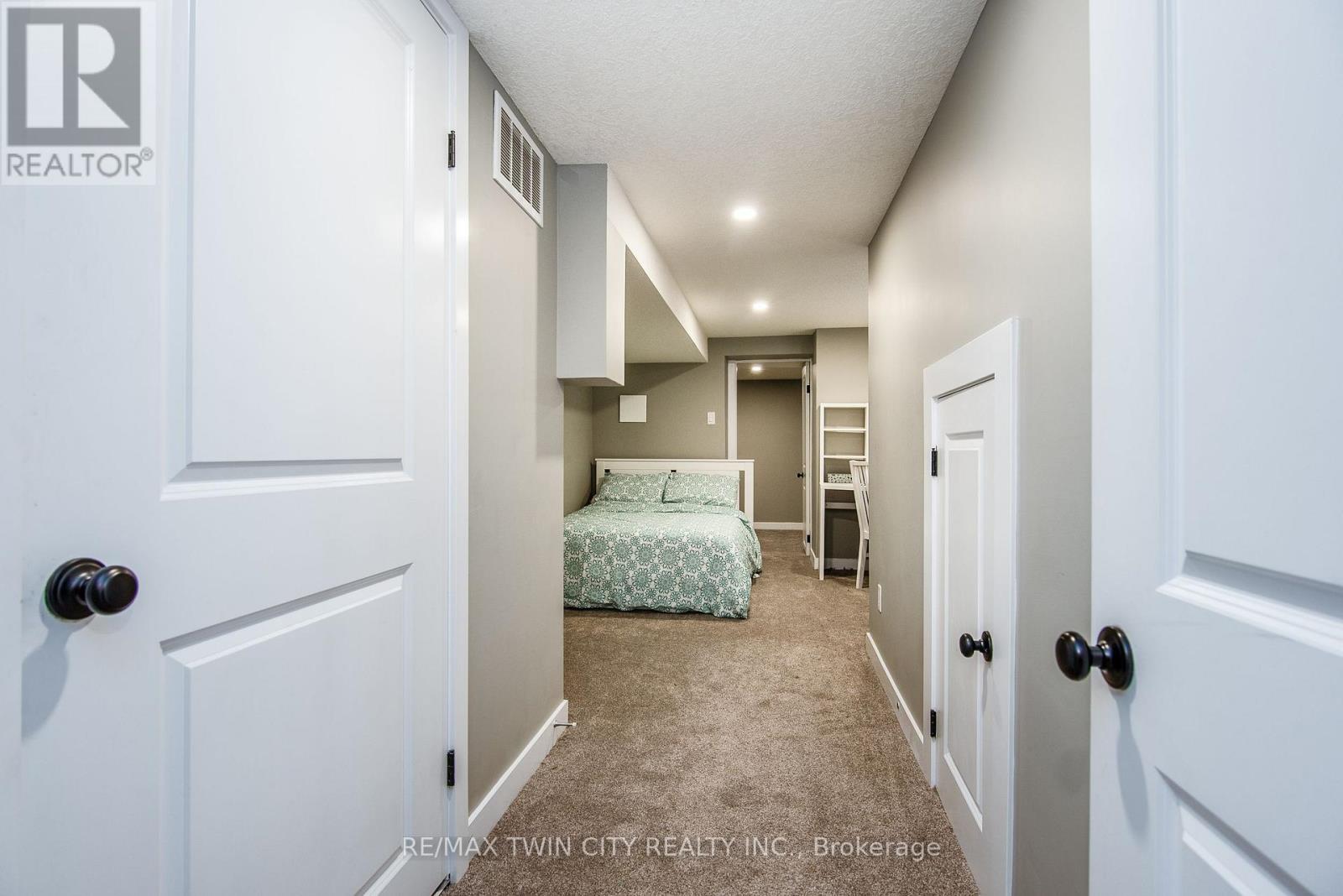 15 Herlan Avenue, Kitchener, Ontario  N2G 2C4 - Photo 45 - X12873658