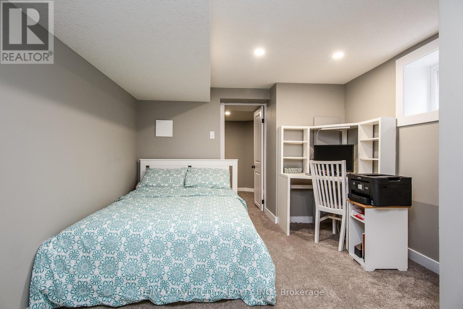 15 Herlan Avenue, Kitchener, Ontario  N2G 2C4 - Photo 46 - X12873658