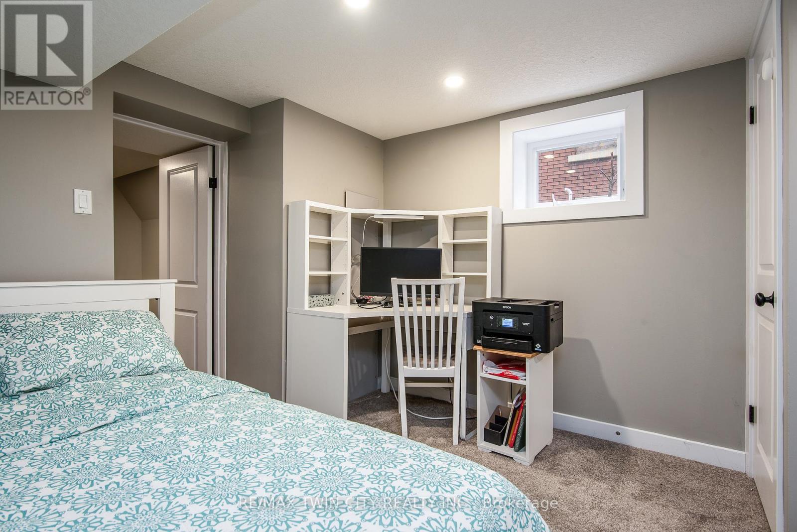 15 Herlan Avenue, Kitchener, Ontario  N2G 2C4 - Photo 47 - X12873658