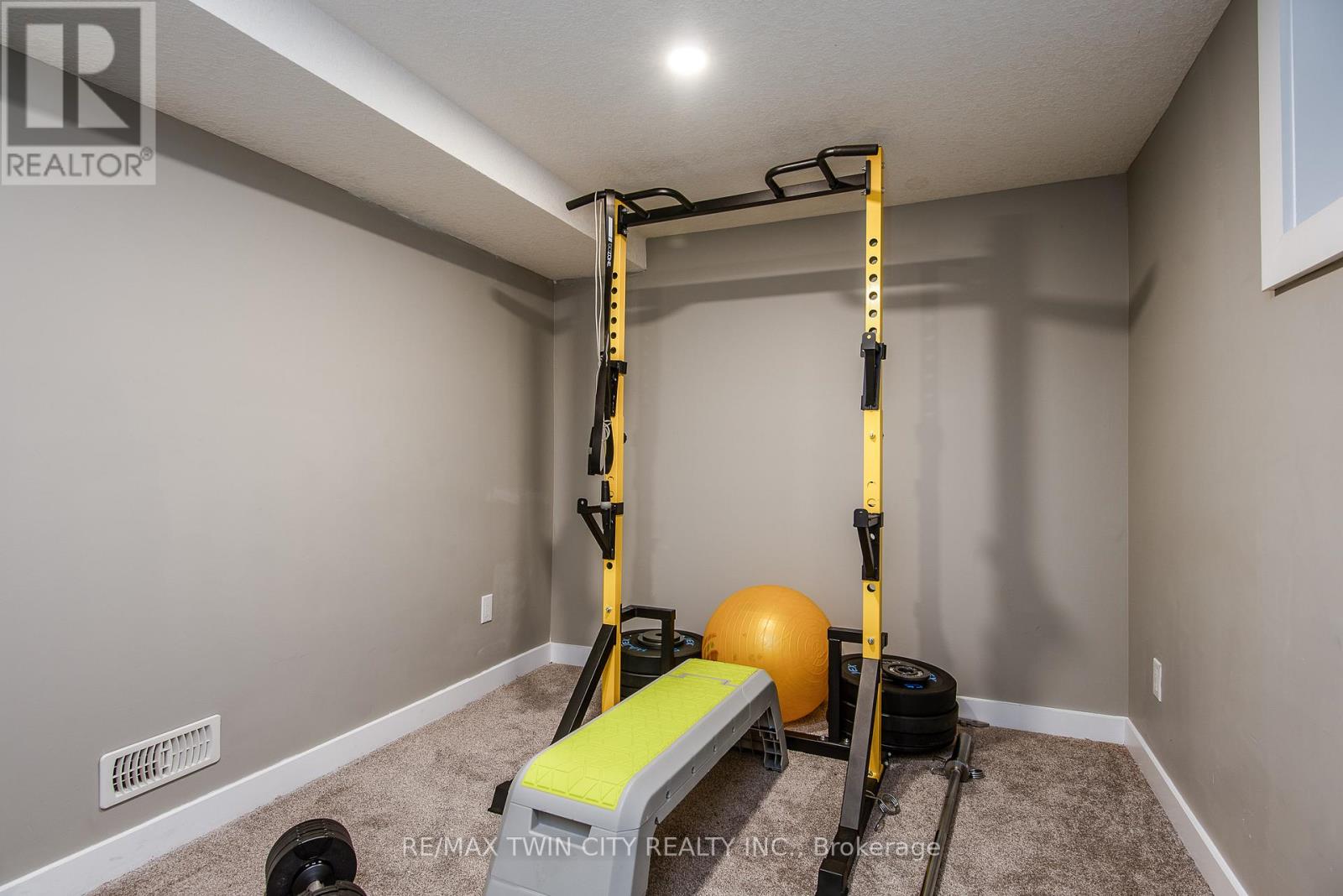 15 Herlan Avenue, Kitchener, Ontario  N2G 2C4 - Photo 50 - X12873658