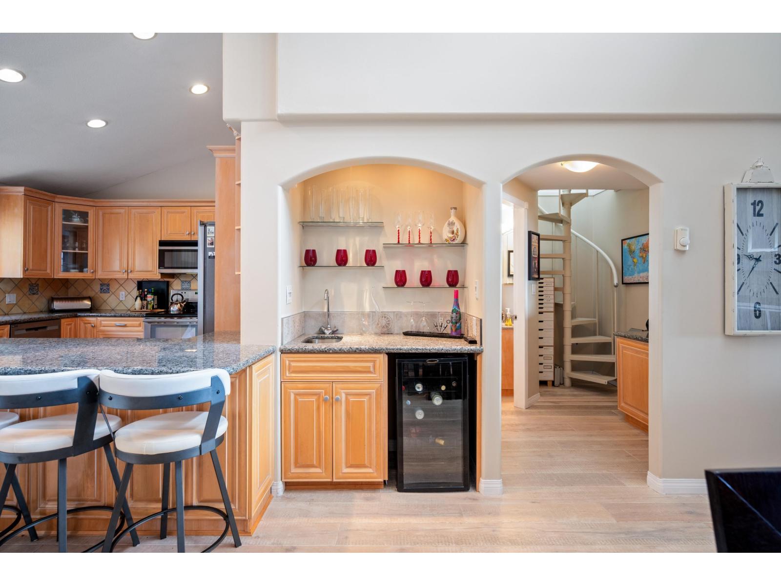 15456 Columbia Avenue, White Rock, British Columbia  V4B 1K2 - Photo 18 - R3098251