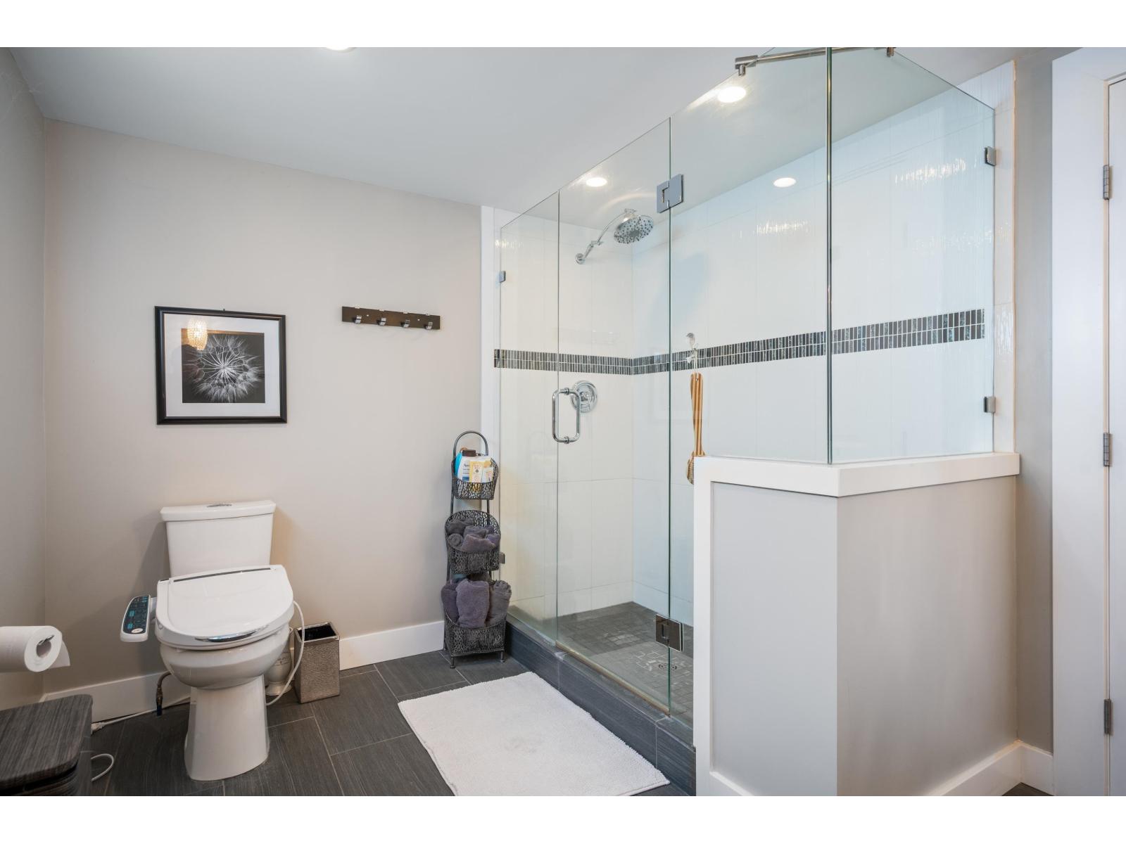 15456 Columbia Avenue, White Rock, British Columbia  V4B 1K2 - Photo 29 - R3098251