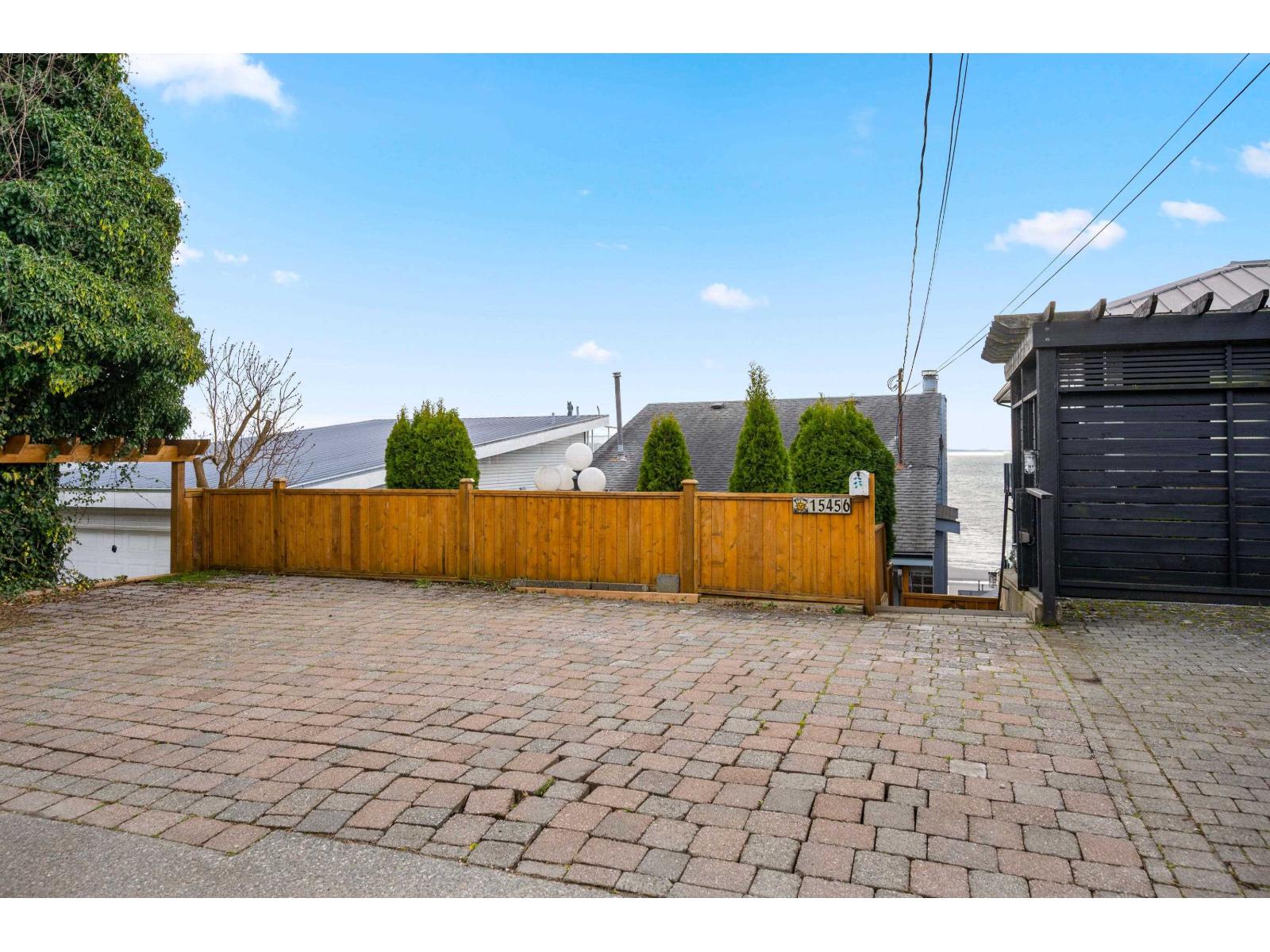 15456 Columbia Avenue, White Rock, British Columbia  V4B 1K2 - Photo 3 - R3098251