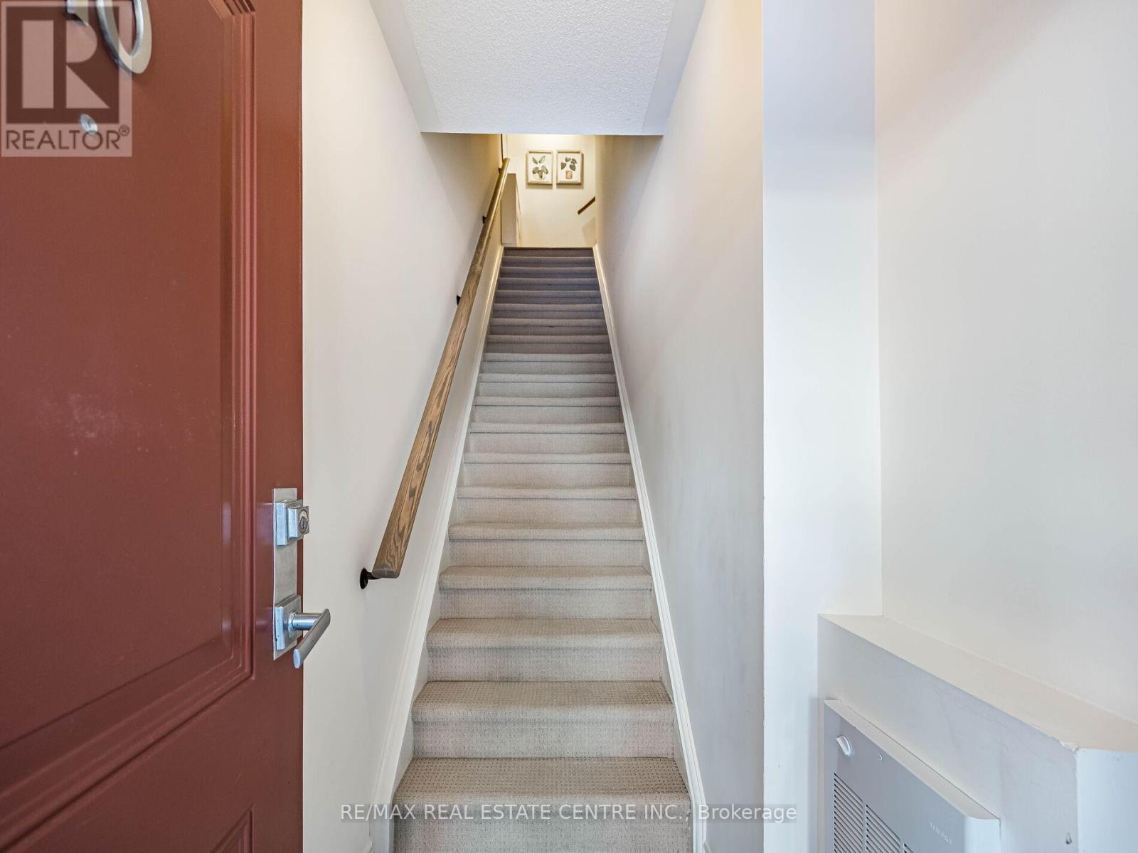 10 - 125 LONG BRANCH AVENUE, Toronto, Ontario