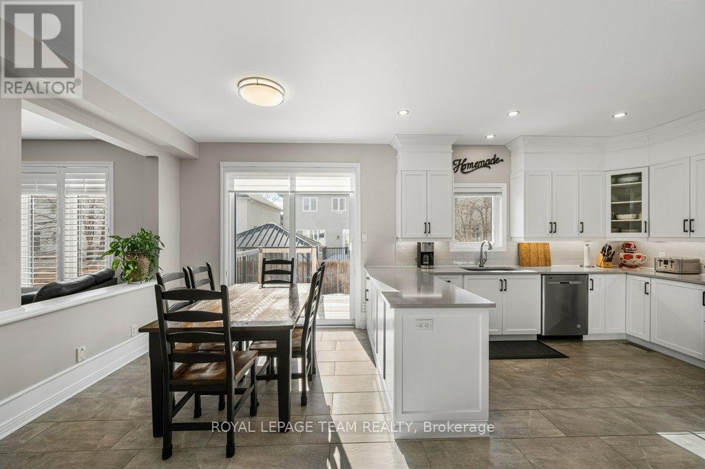 8 Thunderbird Crescent, Ottawa, Ontario  K2M 2V7 - Photo 15 - X12873668