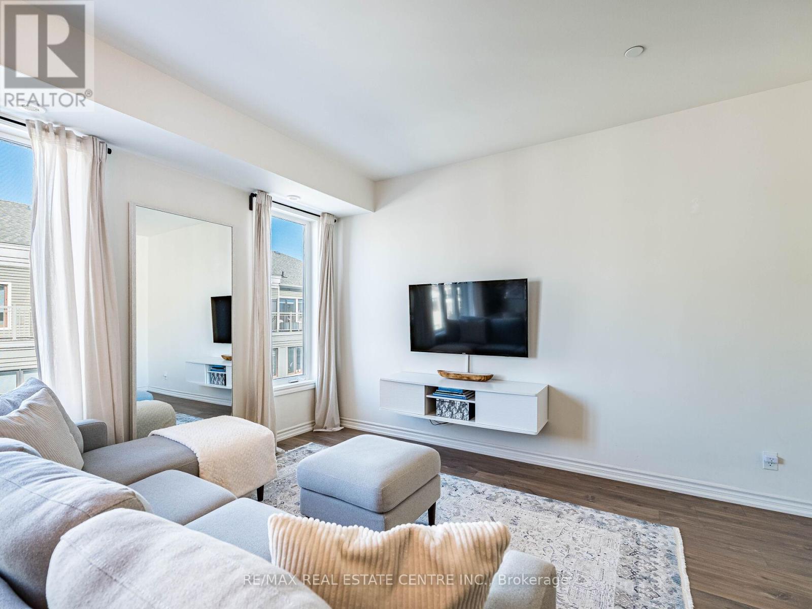 10 - 125 Long Branch Avenue, Toronto, Ontario  M8W 0A9 - Photo 10 - W12842694