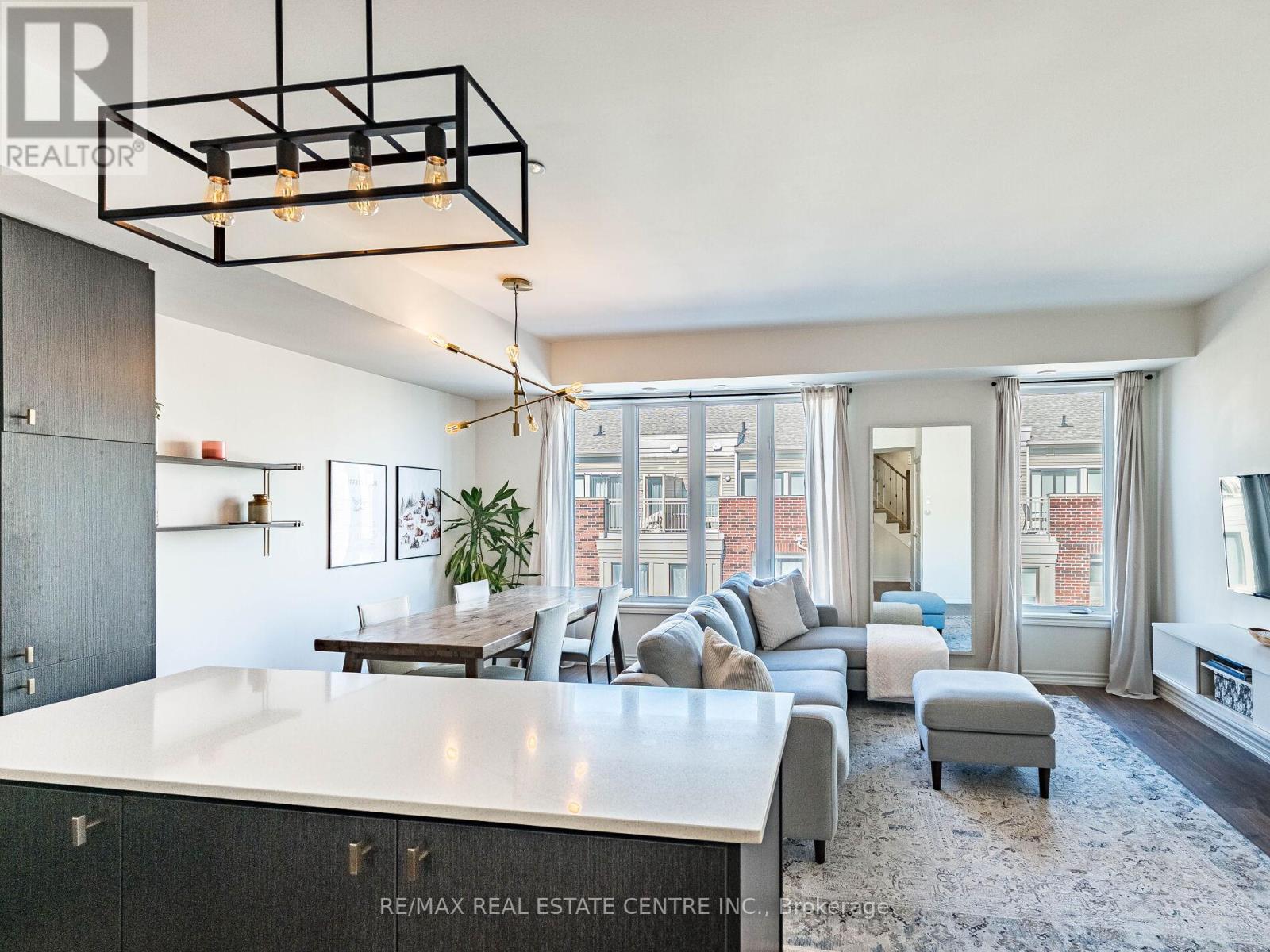 10 - 125 Long Branch Avenue, Toronto, Ontario  M8W 0A9 - Photo 6 - W12842694