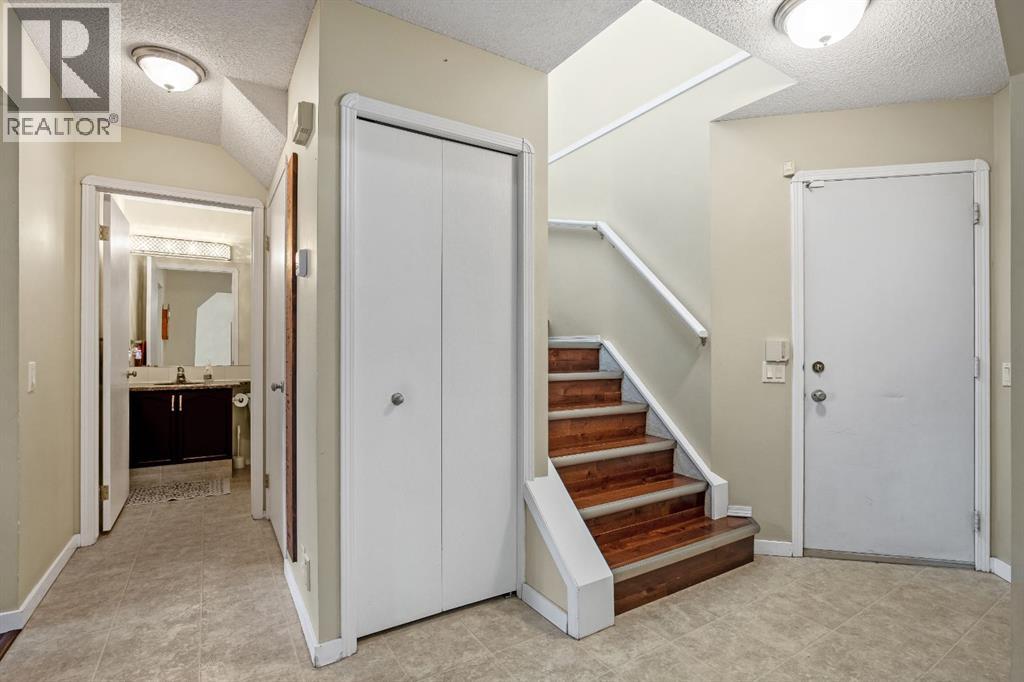 42 Douglas Glen Green Se, Calgary, Alberta  T2Z 2N1 - Photo 9 - A2290650