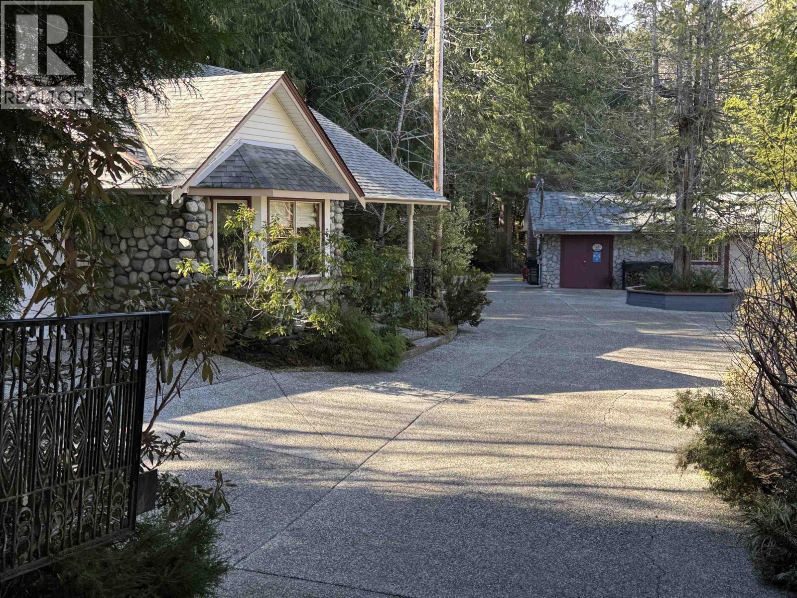 5479-5487 Brooks Road, Halfmoon Bay, British Columbia  V7Z 1G1 - Photo 26 - R3099039