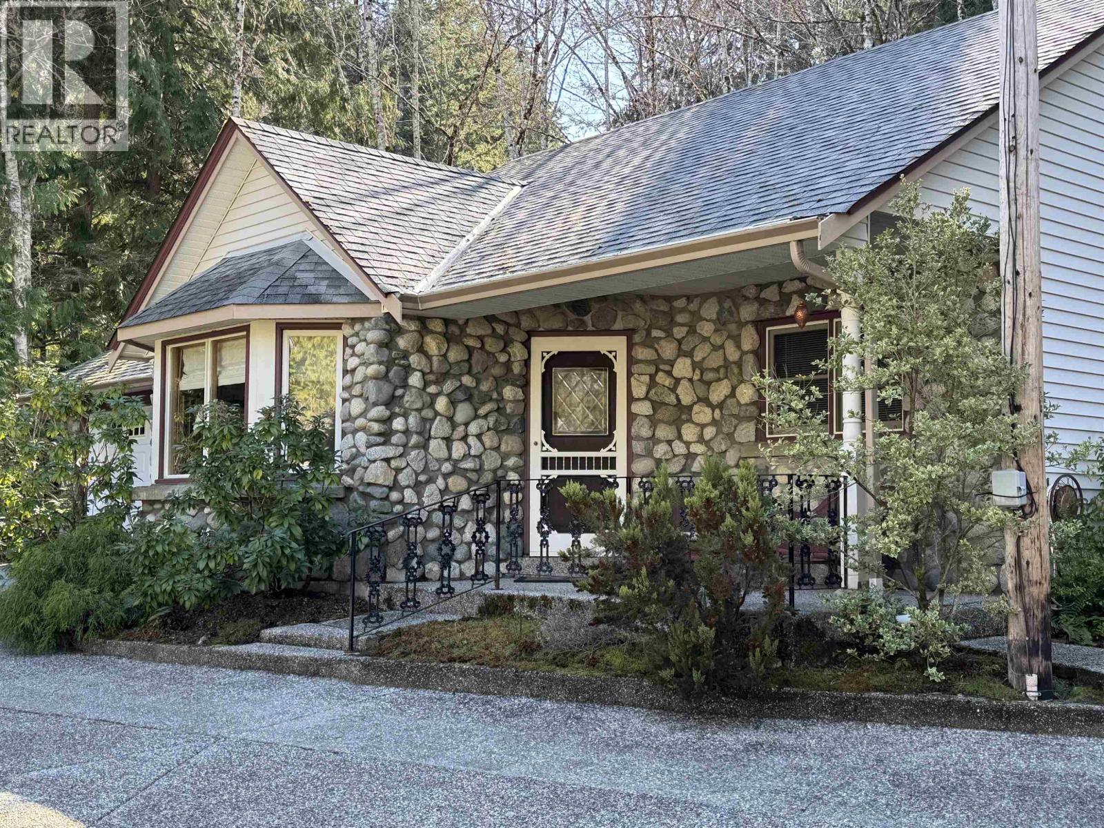 5479-5487 Brooks Road, Halfmoon Bay, British Columbia  V7Z 1G1 - Photo 27 - R3099039