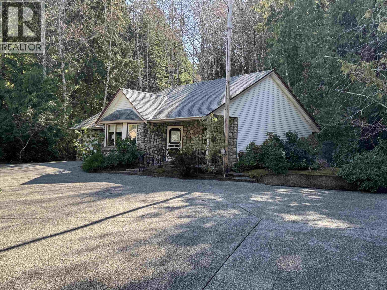 5479-5487 Brooks Road, Halfmoon Bay, British Columbia  V7Z 1G1 - Photo 31 - R3099039