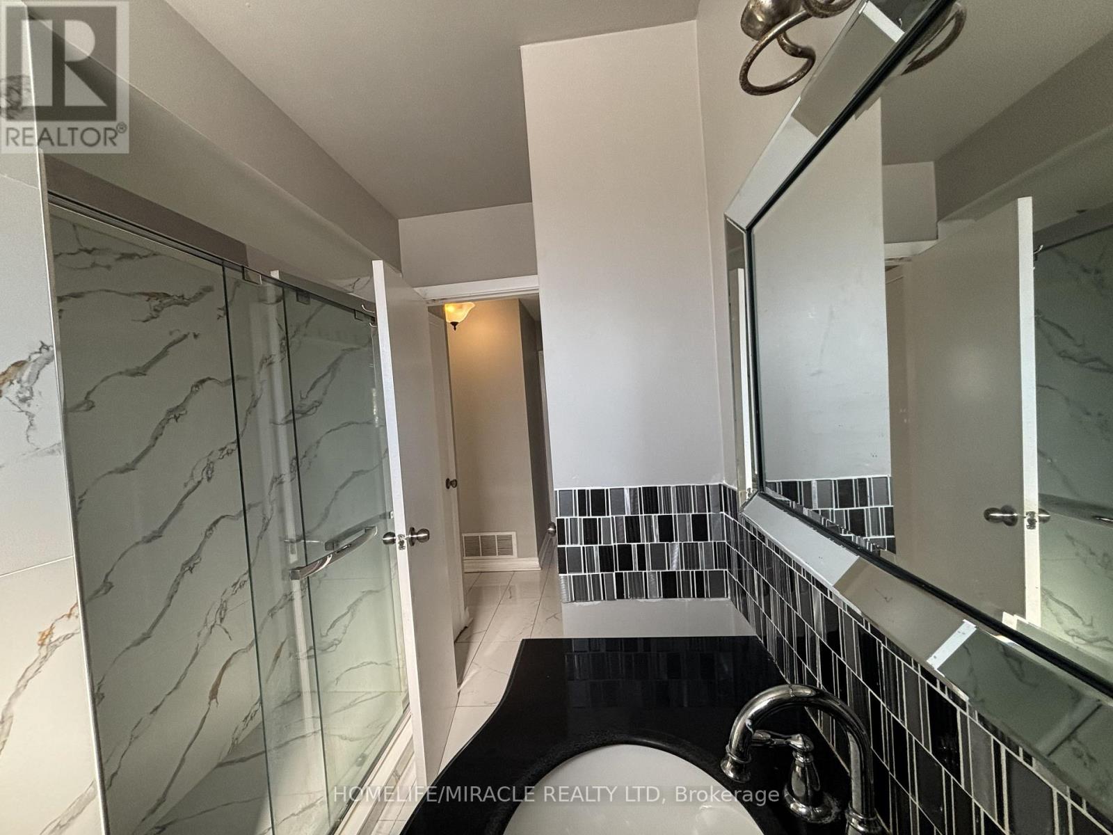 Main - 219 Mcmurchy Avenue, Brampton, Ontario  L6Y 1Z2 - Photo 17 - W12754276