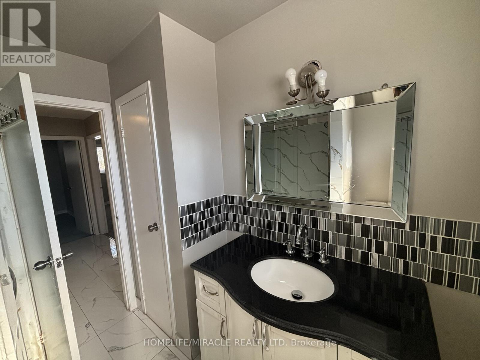 Main - 219 Mcmurchy Avenue, Brampton, Ontario  L6Y 1Z2 - Photo 16 - W12754276