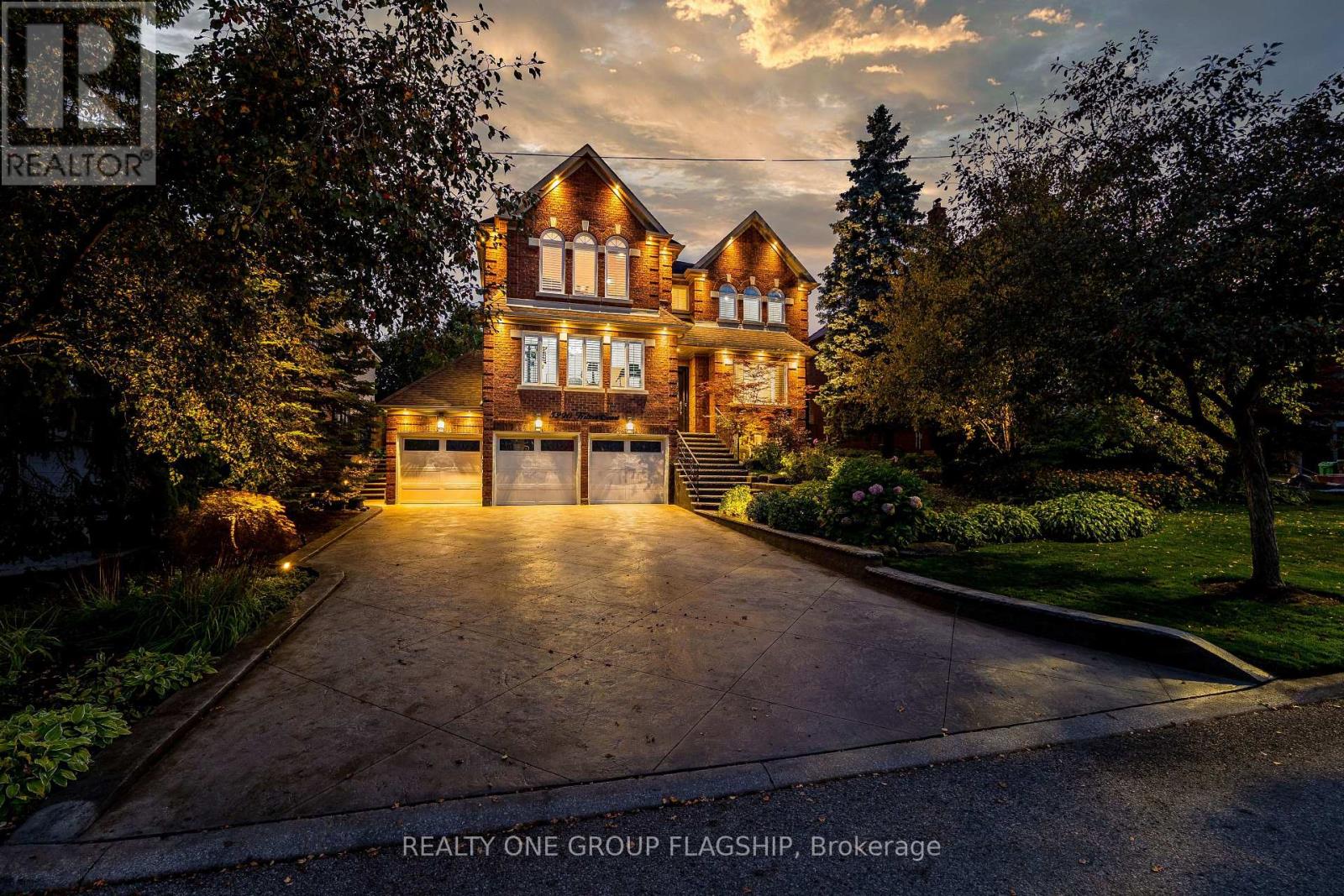 5290 HILTON COURT, Mississauga, Ontario