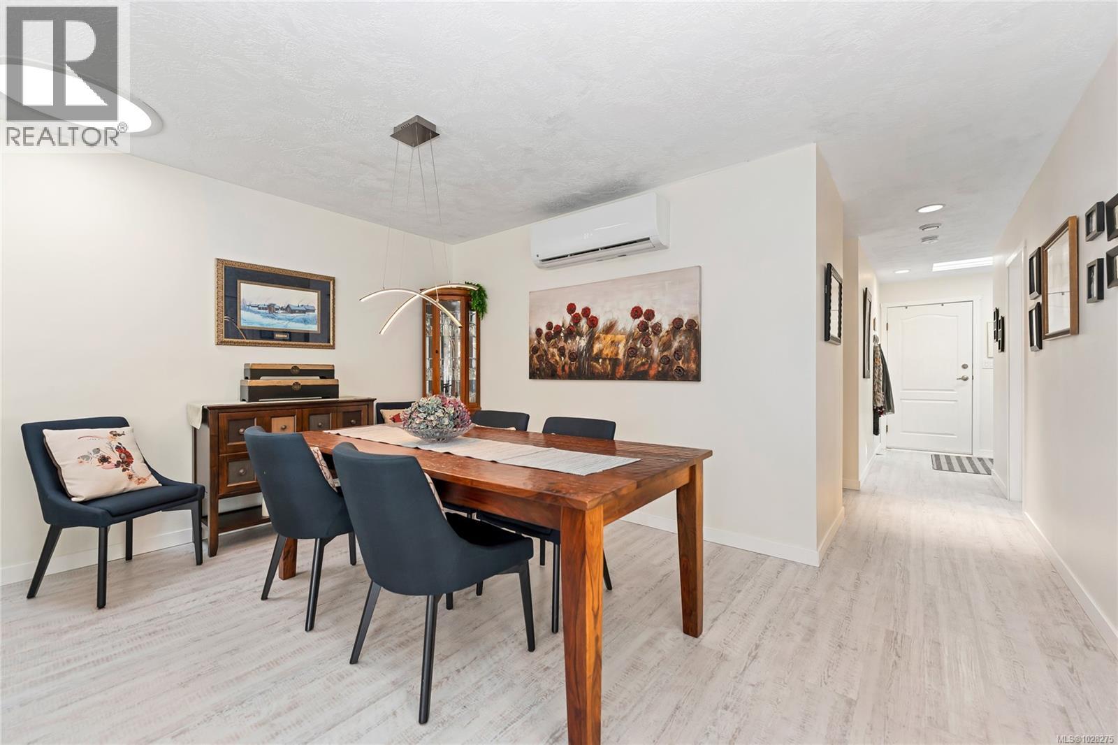 990 Scottswood Close, Saanich, British Columbia  V8Y 2V1 - Photo 7 - 1028275