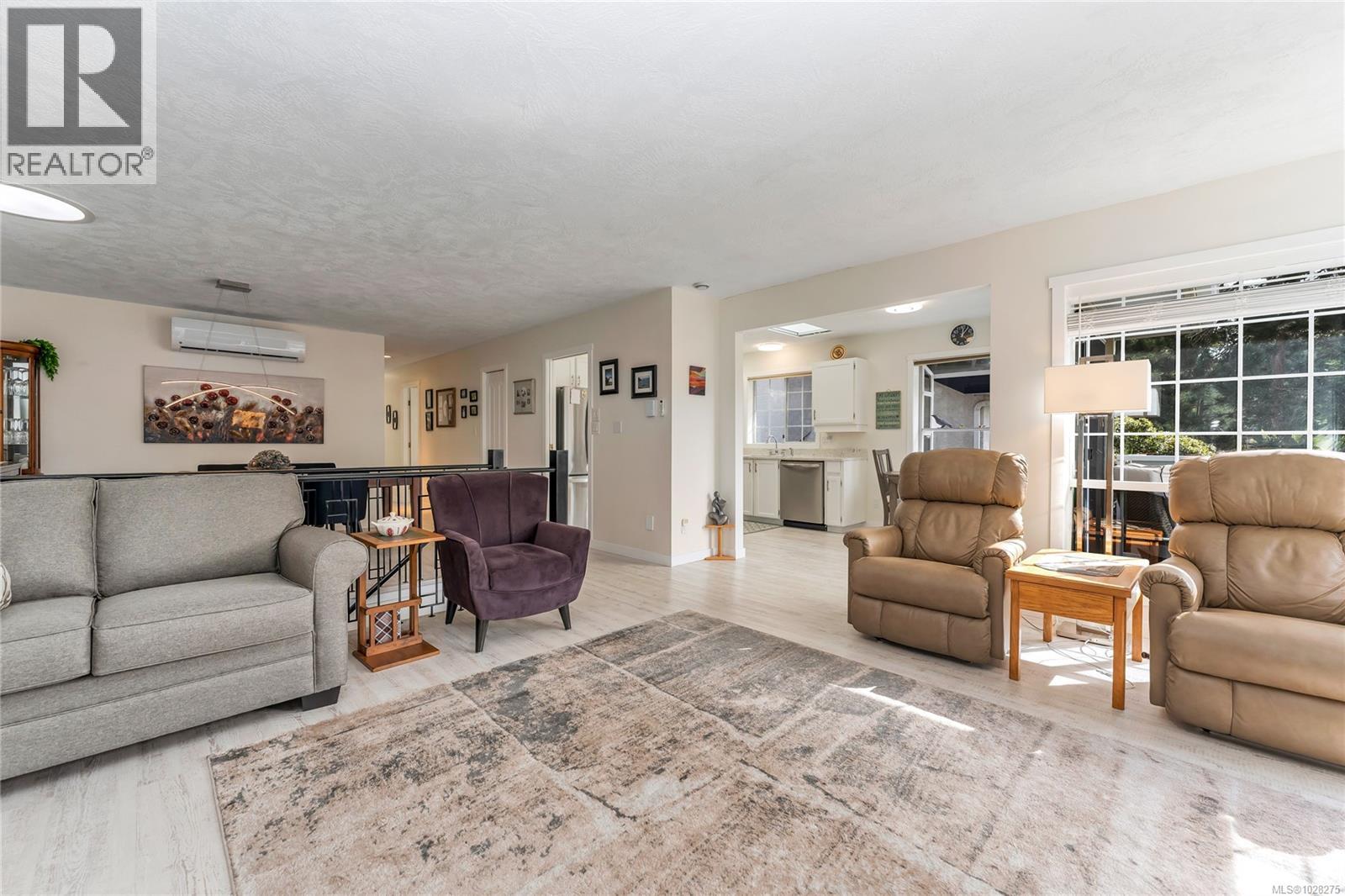 990 Scottswood Close, Saanich, British Columbia  V8Y 2V1 - Photo 9 - 1028275