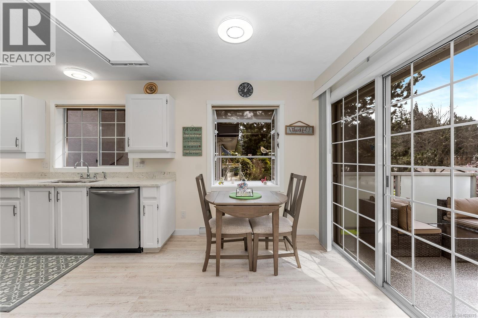 990 Scottswood Close, Saanich, British Columbia  V8Y 2V1 - Photo 5 - 1028275