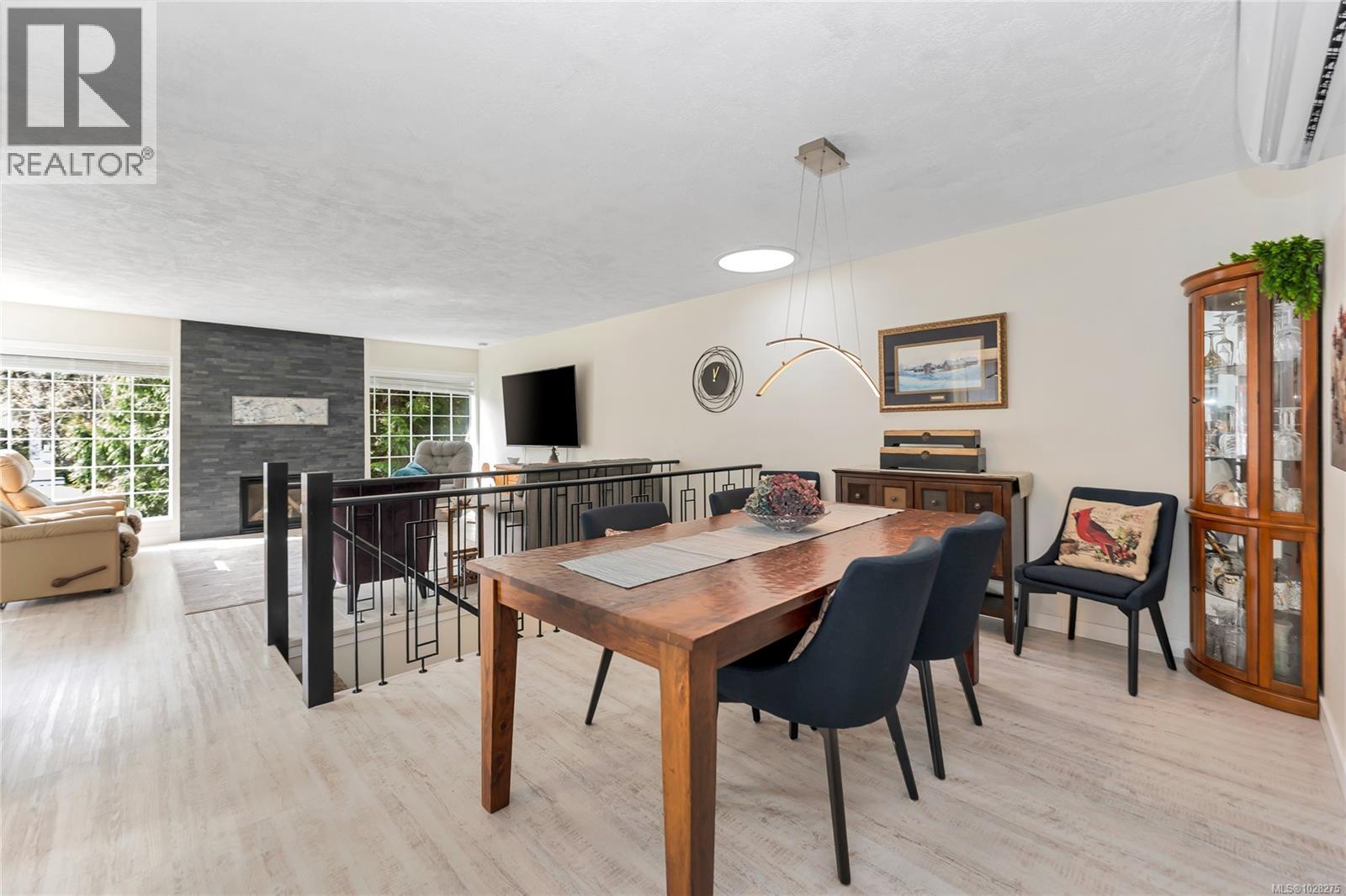 990 Scottswood Close, Saanich, British Columbia  V8Y 2V1 - Photo 6 - 1028275