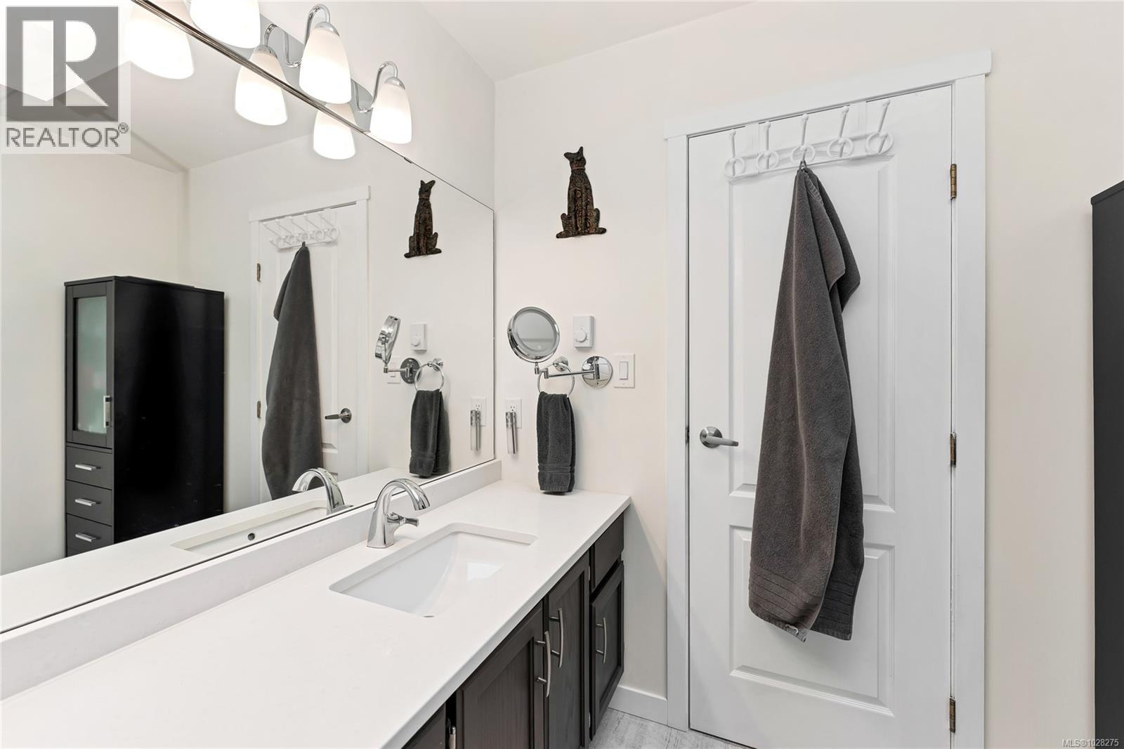 990 Scottswood Close, Saanich, British Columbia  V8Y 2V1 - Photo 14 - 1028275