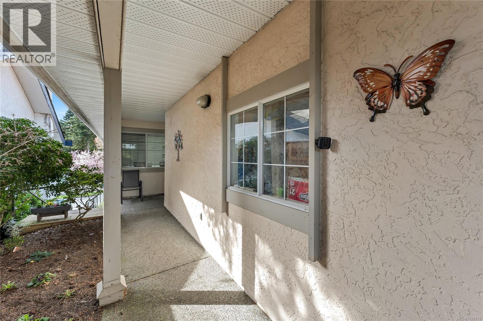 990 Scottswood Close, Saanich, British Columbia  V8Y 2V1 - Photo 34 - 1028275