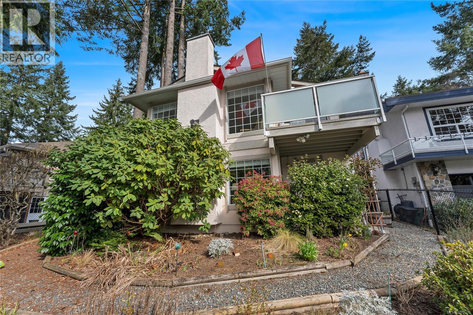 990 Scottswood Close, Saanich, British Columbia  V8Y 2V1 - Photo 37 - 1028275