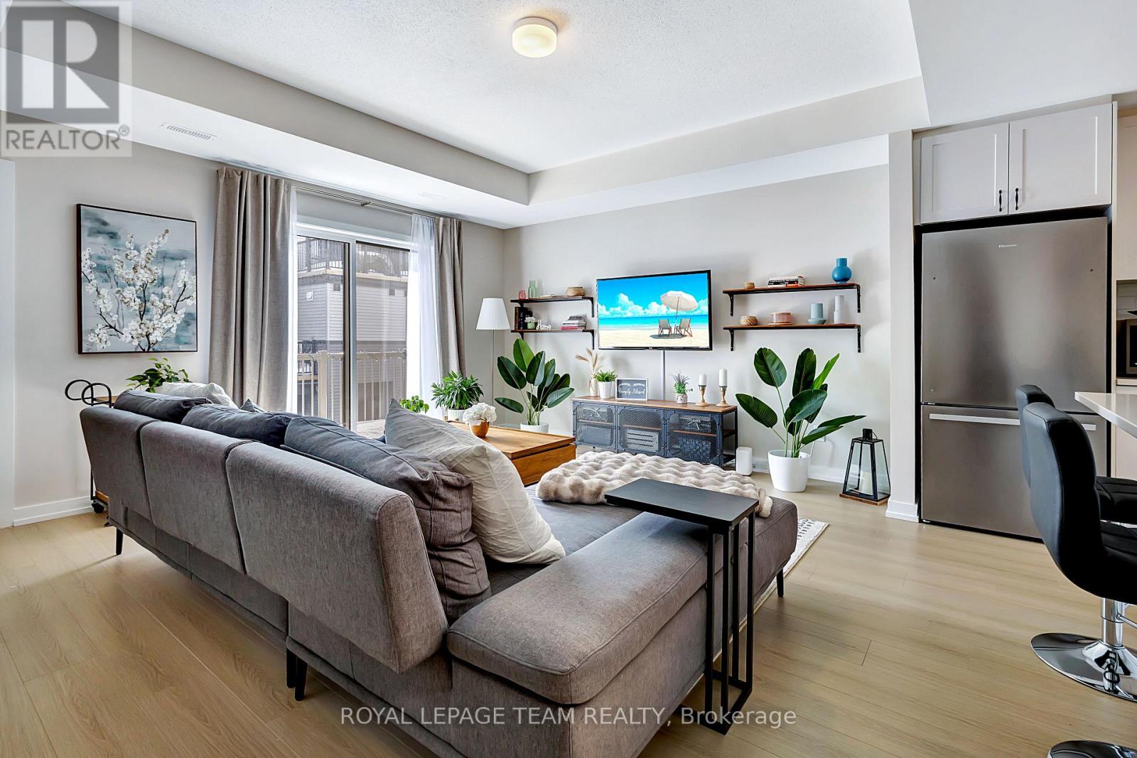 241 David Lewis Private, Ottawa, Ontario  K4A 5S7 - Photo 3 - X12873834