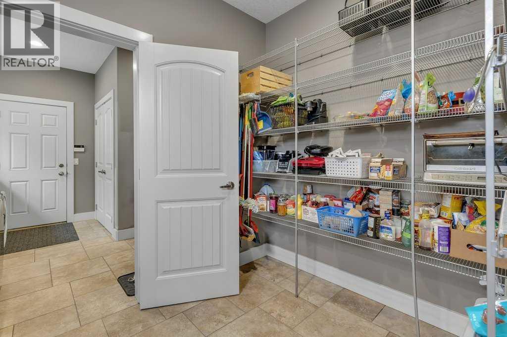 319 Valley Crest Court Nw, Calgary, Alberta  T3B 5Y4 - Photo 9 - A2292677