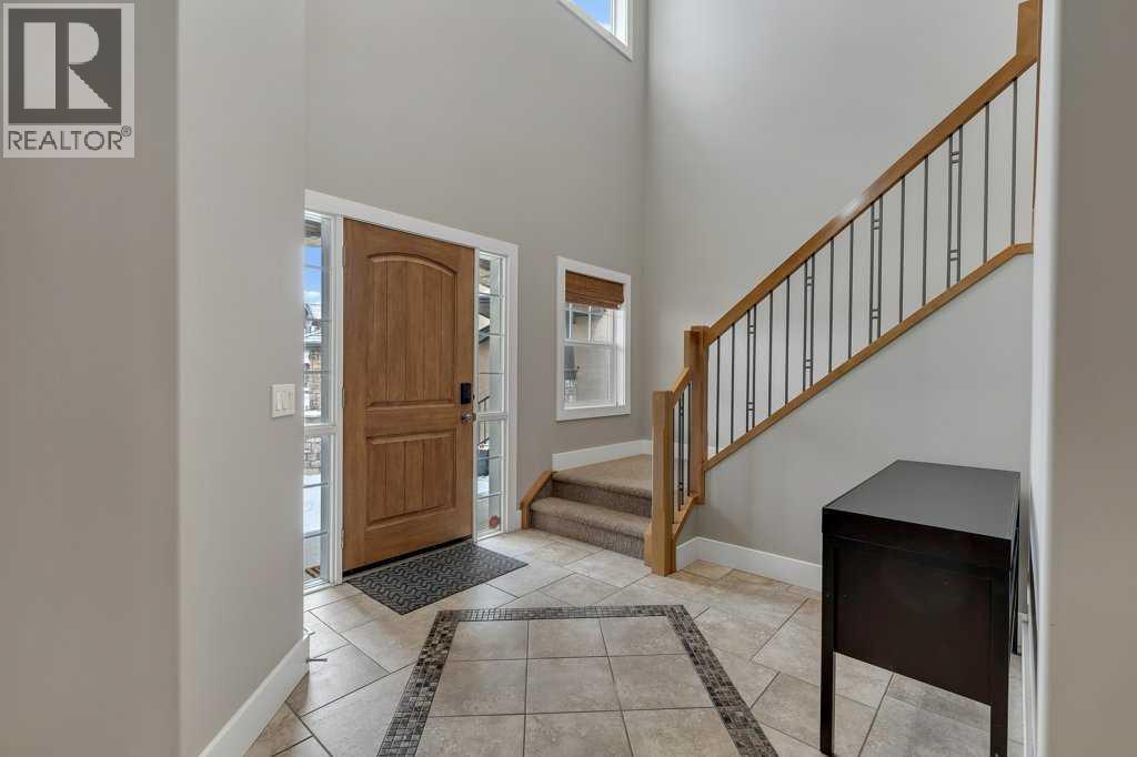 319 Valley Crest Court Nw, Calgary, Alberta  T3B 5Y4 - Photo 3 - A2292677