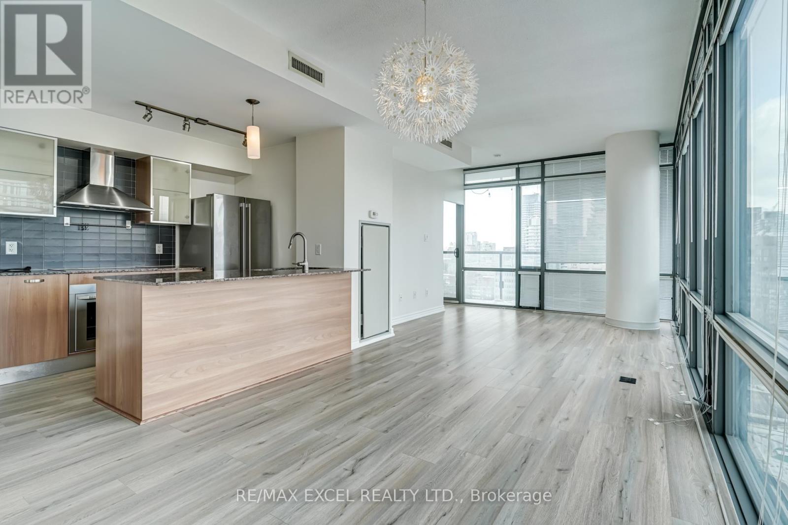 2806 - 37 Grosvenor Street, Toronto, Ontario  M4Y 3G5 - Photo 18 - C12873826