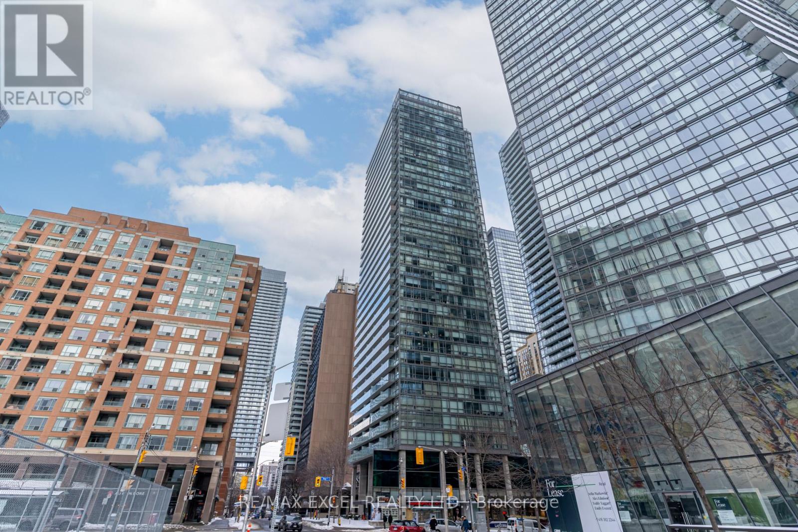 2806 - 37 Grosvenor Street, Toronto, Ontario  M4Y 3G5 - Photo 3 - C12873826