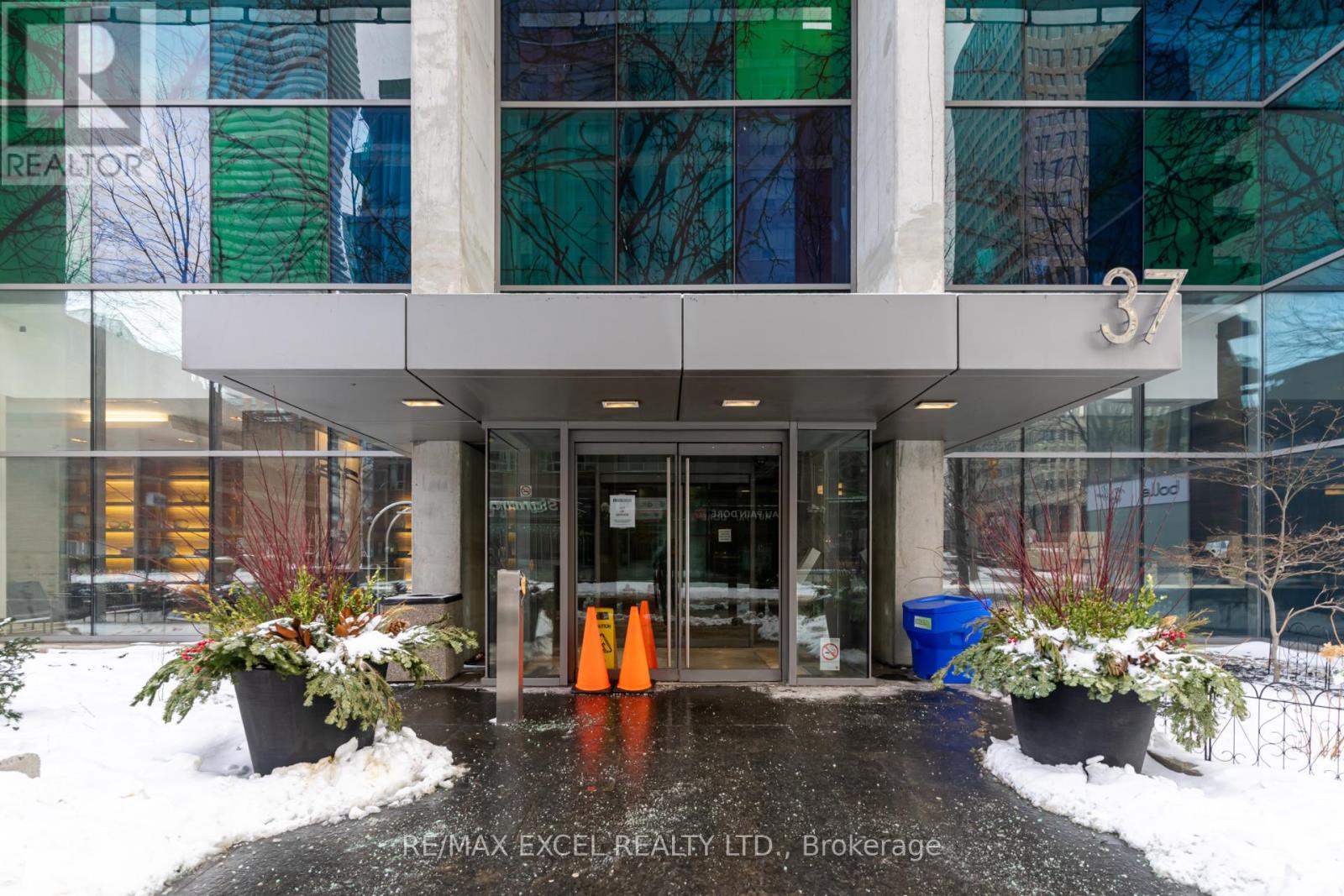 2806 - 37 Grosvenor Street, Toronto, Ontario  M4Y 3G5 - Photo 5 - C12873826