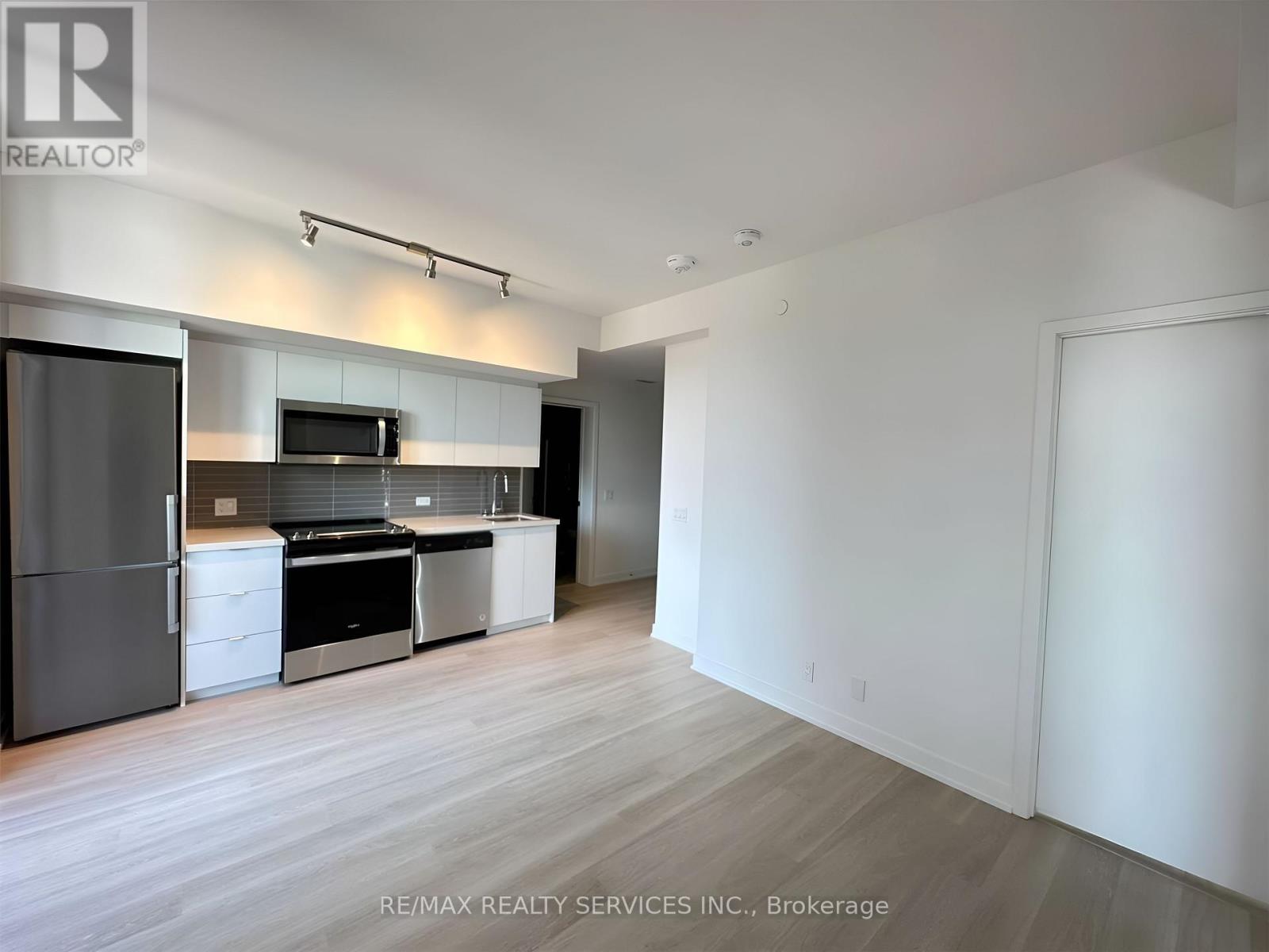 815 - 30 Tretti Way, Toronto, Ontario  M3H 0E3 - Photo 2 - C12873840