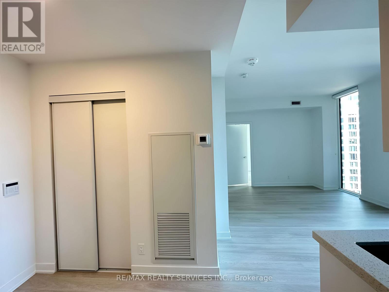 815 - 30 Tretti Way, Toronto, Ontario  M3H 0E3 - Photo 3 - C12873840