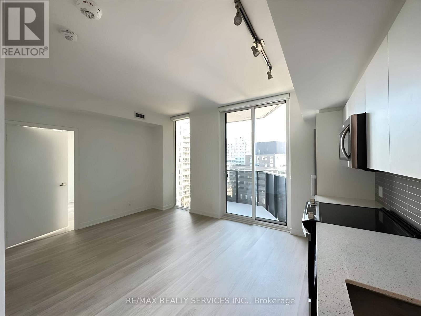 815 - 30 Tretti Way, Toronto, Ontario  M3H 0E3 - Photo 4 - C12873840