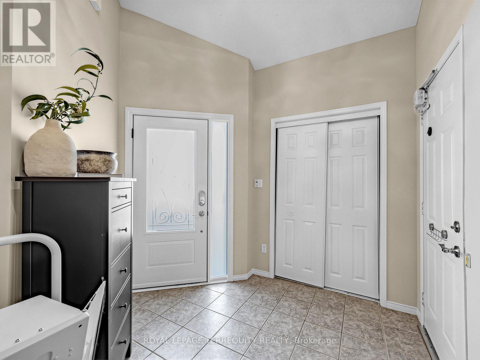 71 Hooper Square, Clarington, Ontario  L1C 4X8 - Photo 3 - E12873850