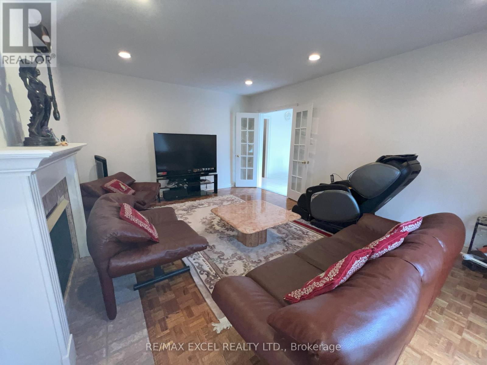 84 White Lotus Circle, Markham, Ontario  L6C 1V7 - Photo 10 - N12873830