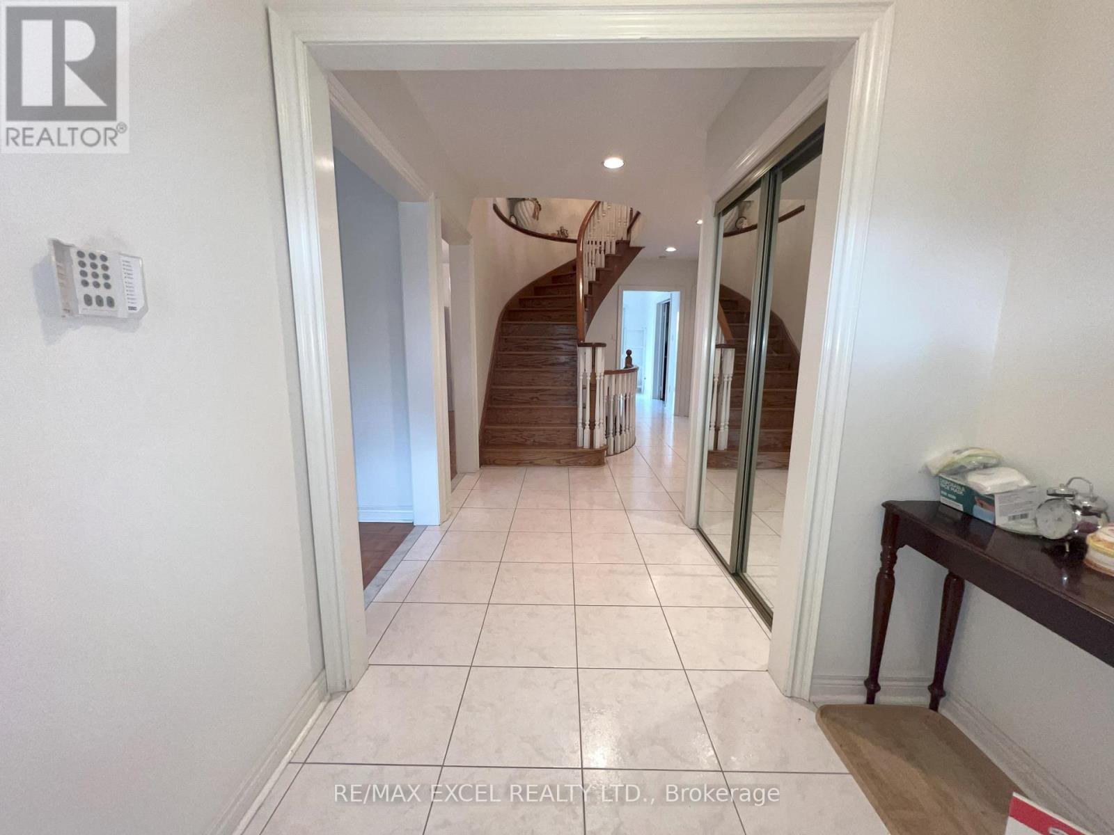 84 White Lotus Circle, Markham, Ontario  L6C 1V7 - Photo 12 - N12873830