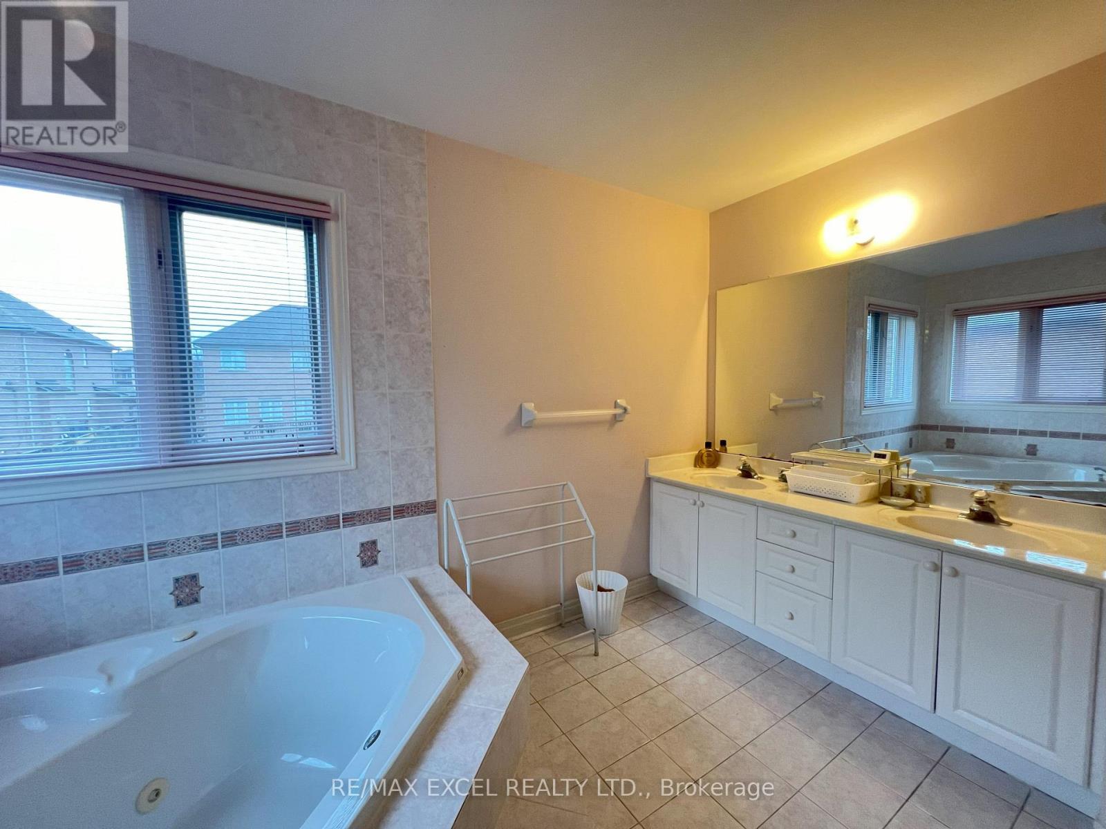 84 White Lotus Circle, Markham, Ontario  L6C 1V7 - Photo 17 - N12873830