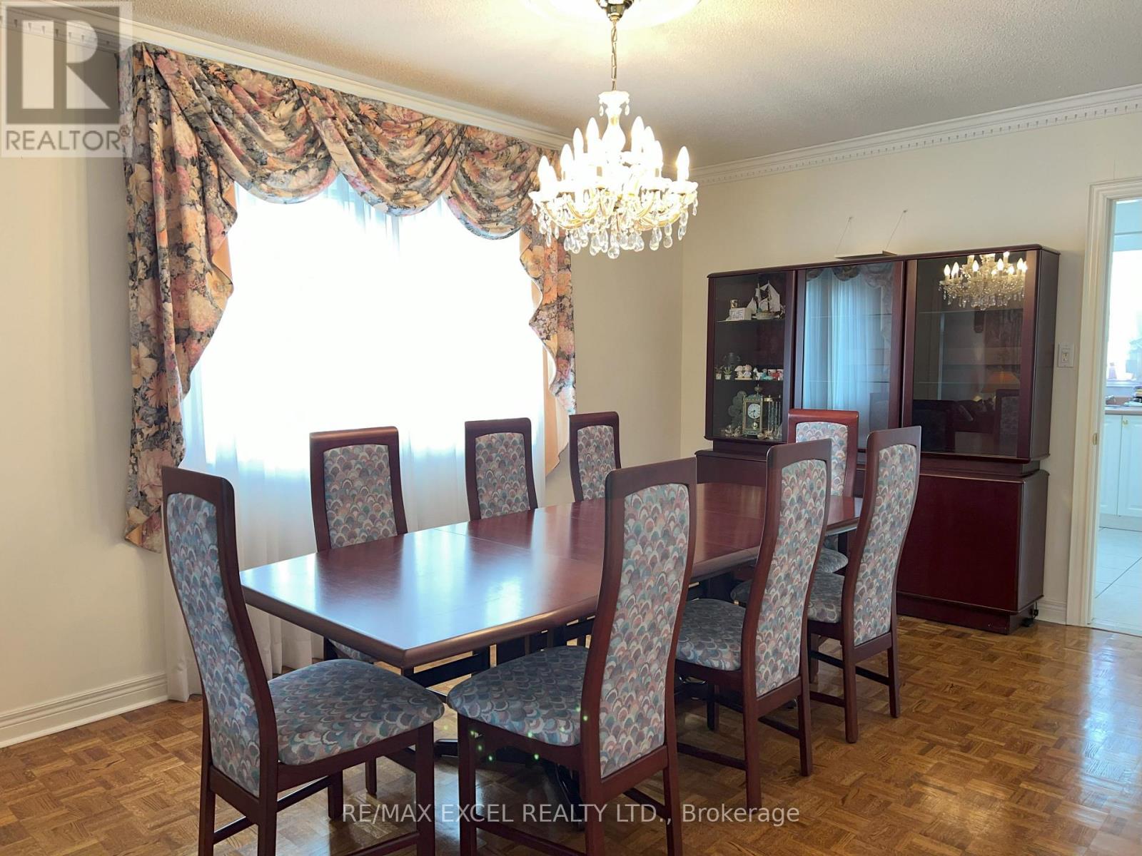84 White Lotus Circle, Markham, Ontario  L6C 1V7 - Photo 4 - N12873830
