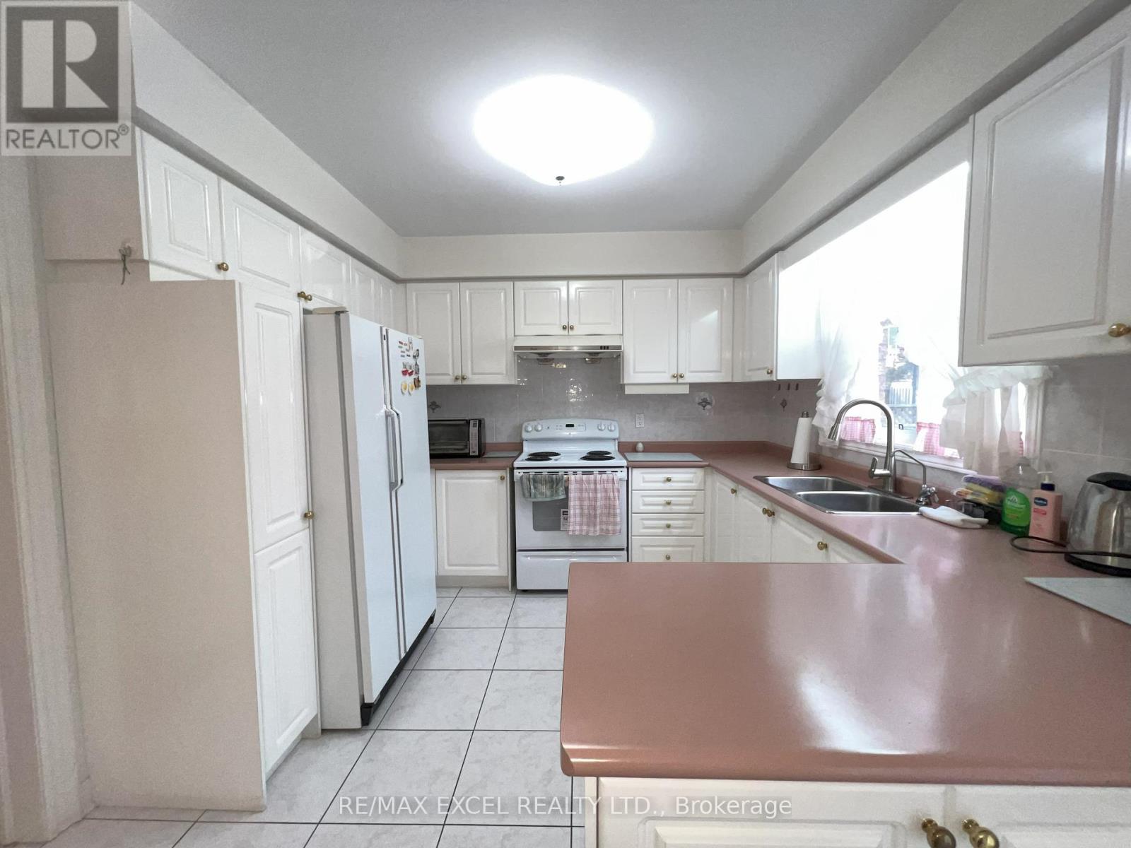 84 White Lotus Circle, Markham, Ontario  L6C 1V7 - Photo 6 - N12873830