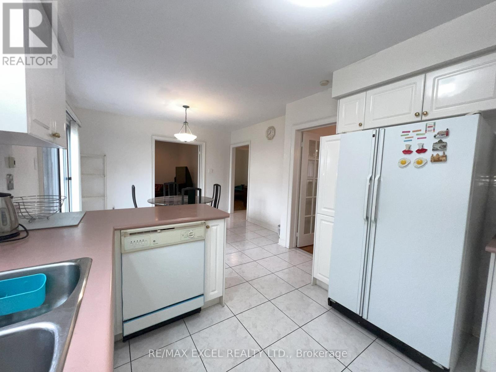 84 White Lotus Circle, Markham, Ontario  L6C 1V7 - Photo 7 - N12873830