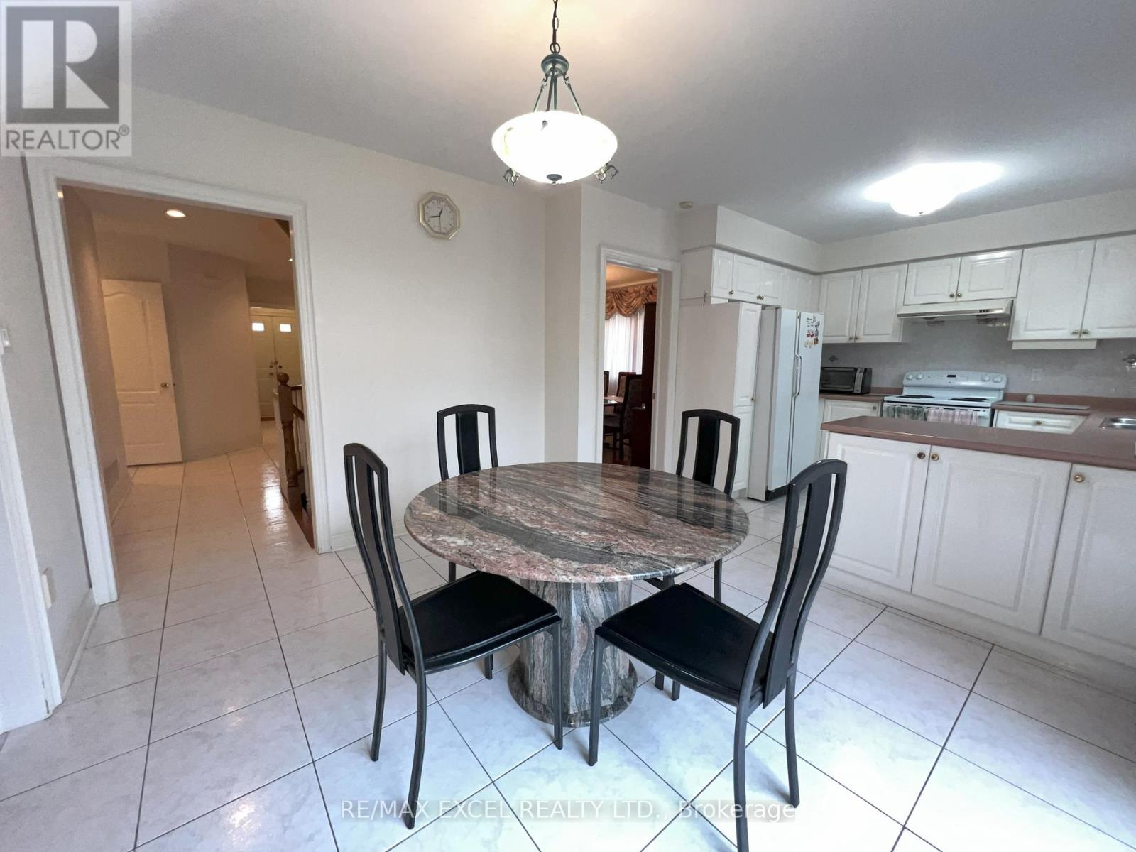 84 White Lotus Circle, Markham, Ontario  L6C 1V7 - Photo 8 - N12873830