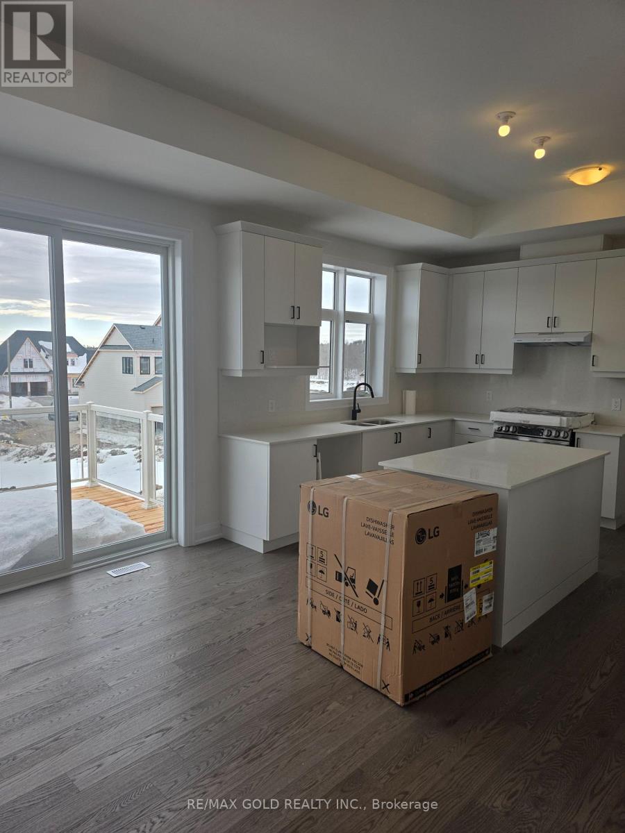 8 Vinnicombe Drive, Oro-Medonte, Ontario  L0L 2L0 - Photo 11 - S12873762