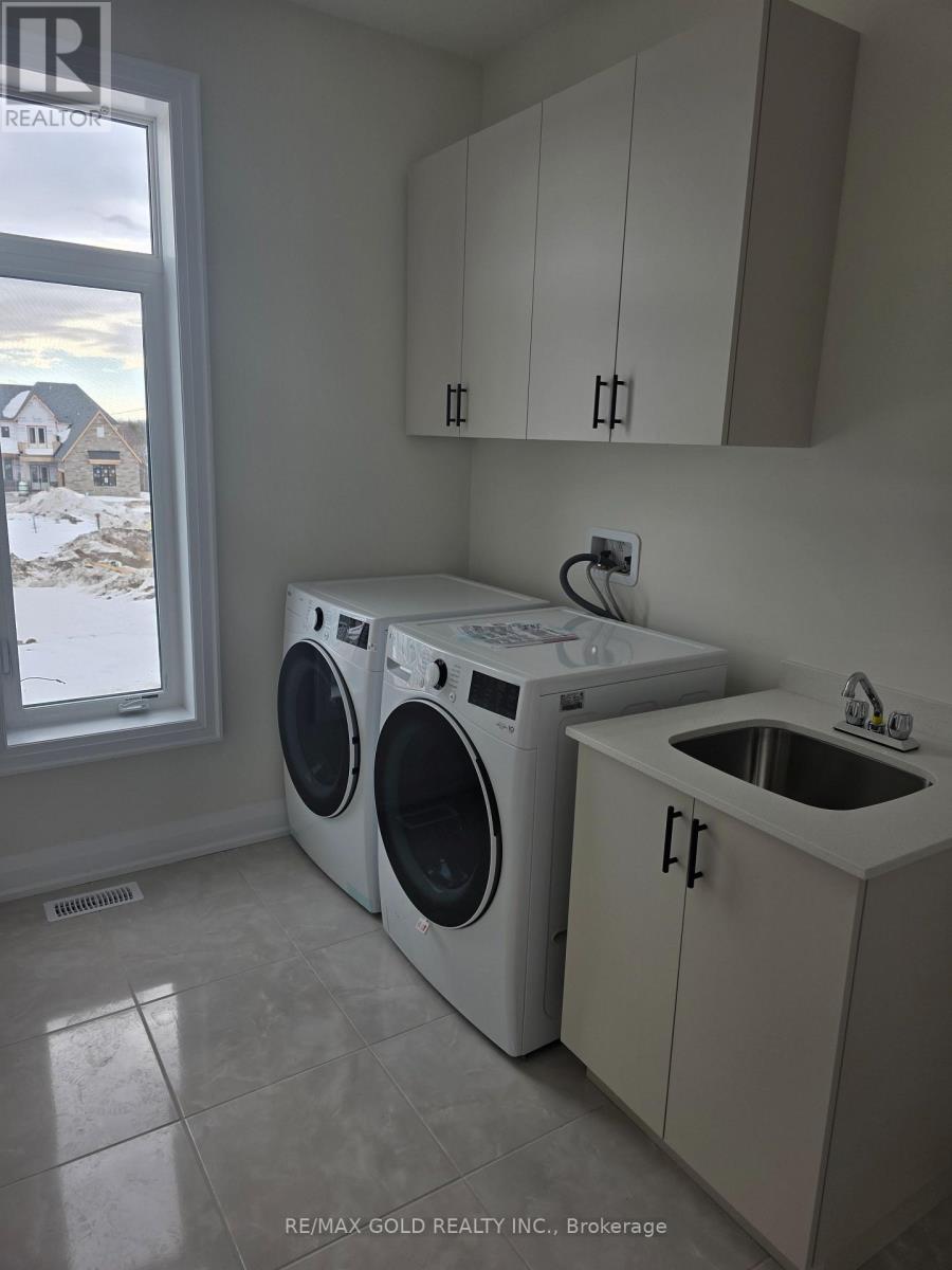 8 Vinnicombe Drive, Oro-Medonte, Ontario  L0L 2L0 - Photo 13 - S12873762