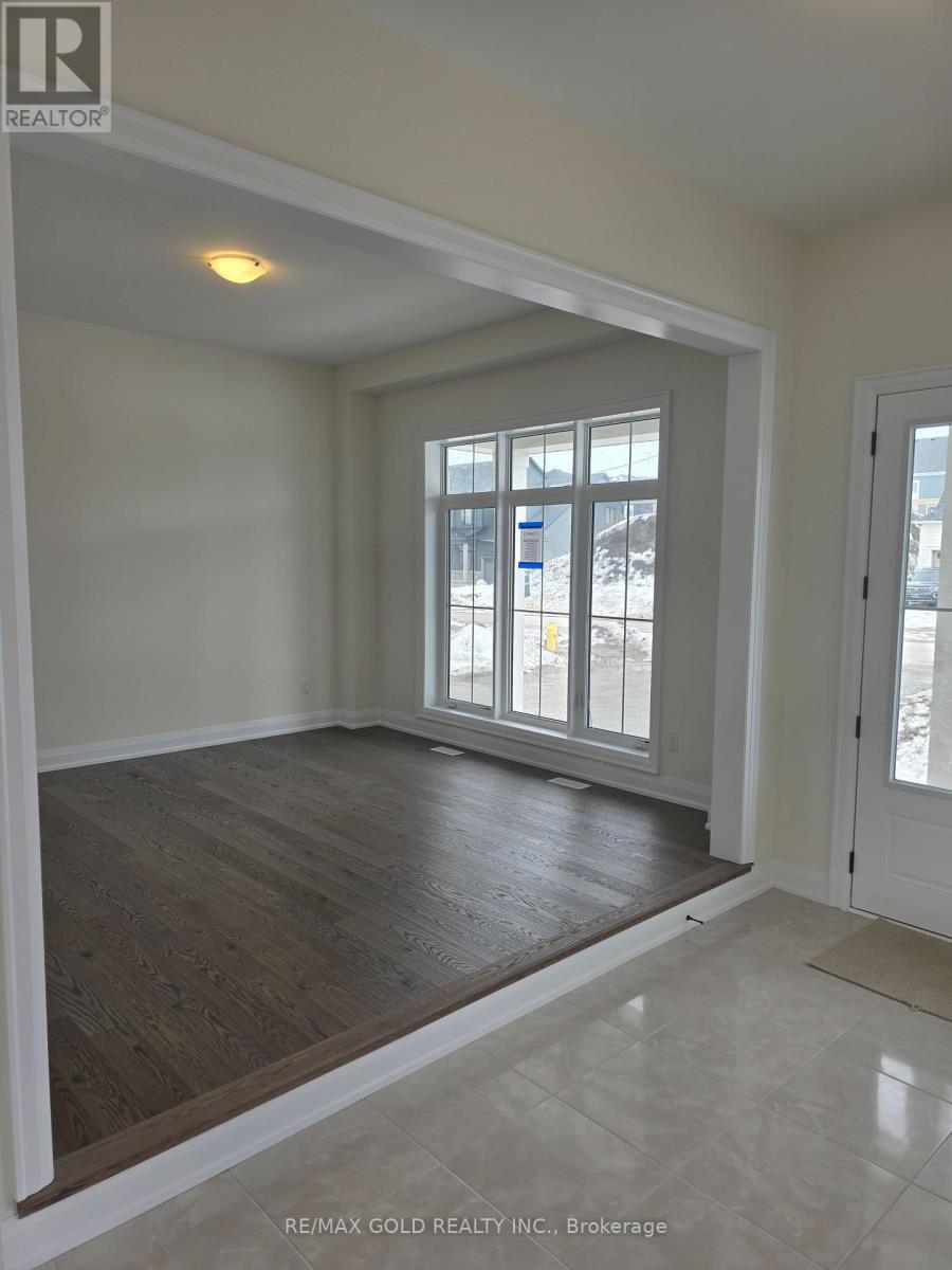 8 Vinnicombe Drive, Oro-Medonte, Ontario  L0L 2L0 - Photo 5 - S12873762