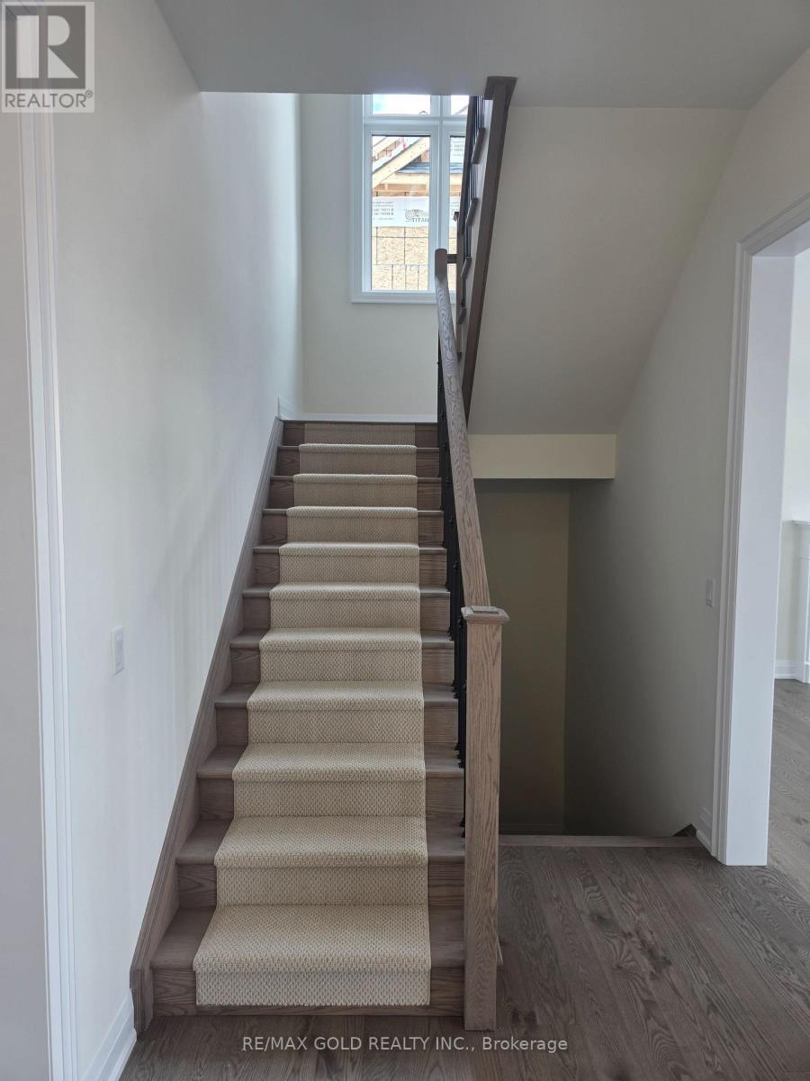 8 Vinnicombe Drive, Oro-Medonte, Ontario  L0L 2L0 - Photo 7 - S12873762