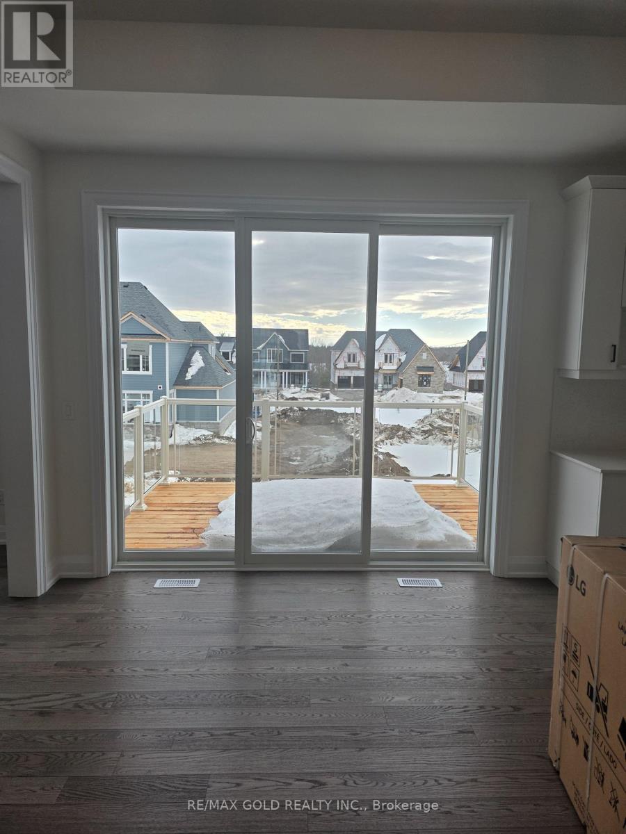 8 Vinnicombe Drive, Oro-Medonte, Ontario  L0L 2L0 - Photo 9 - S12873762